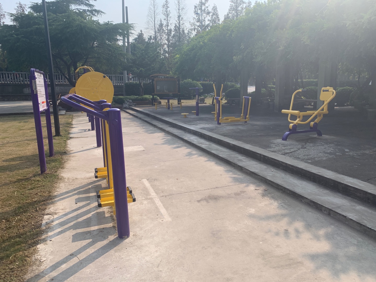 躍進銀行樓健身點