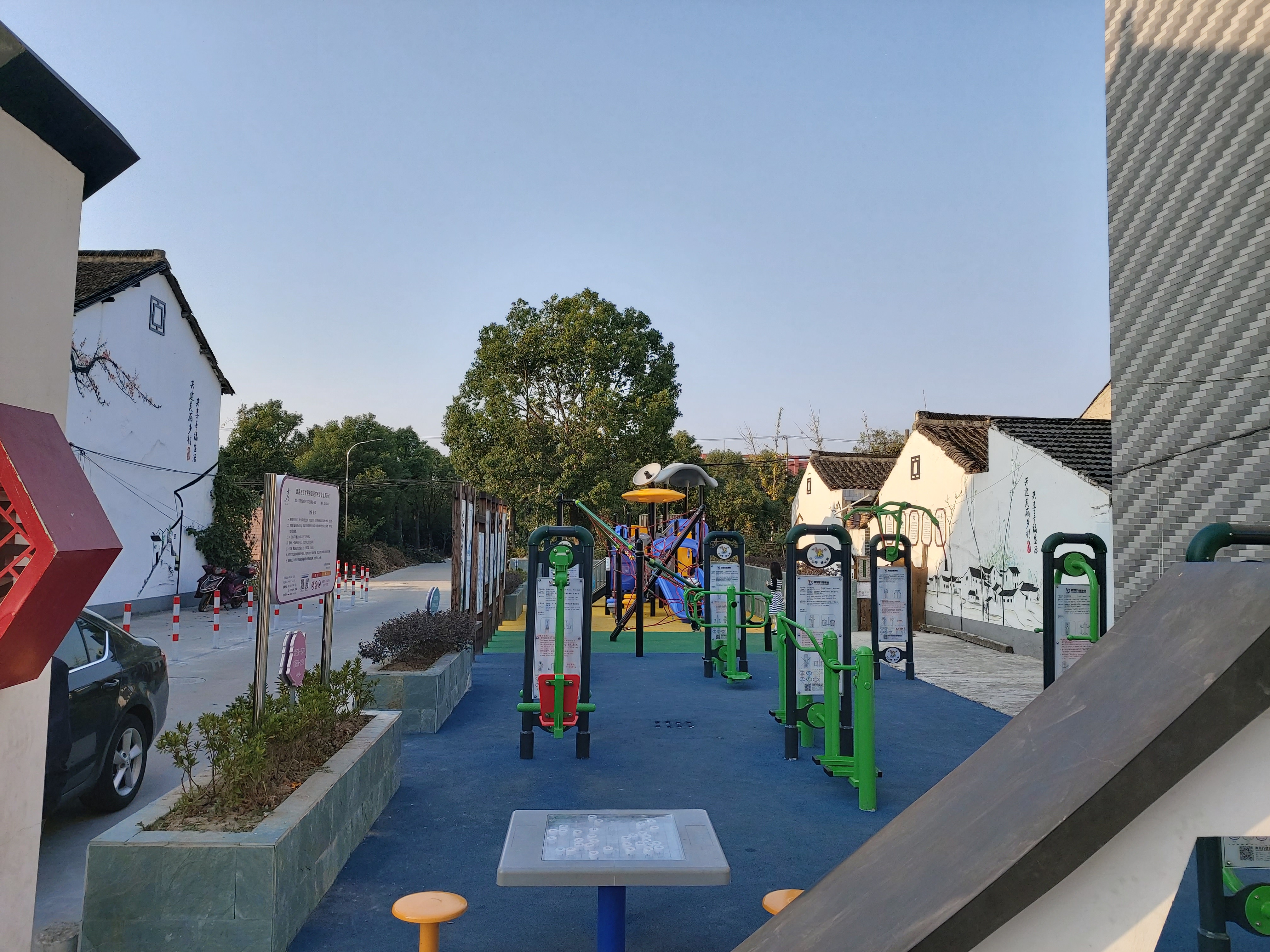 西渡街道發(fā)展村四組市民益智健身苑點