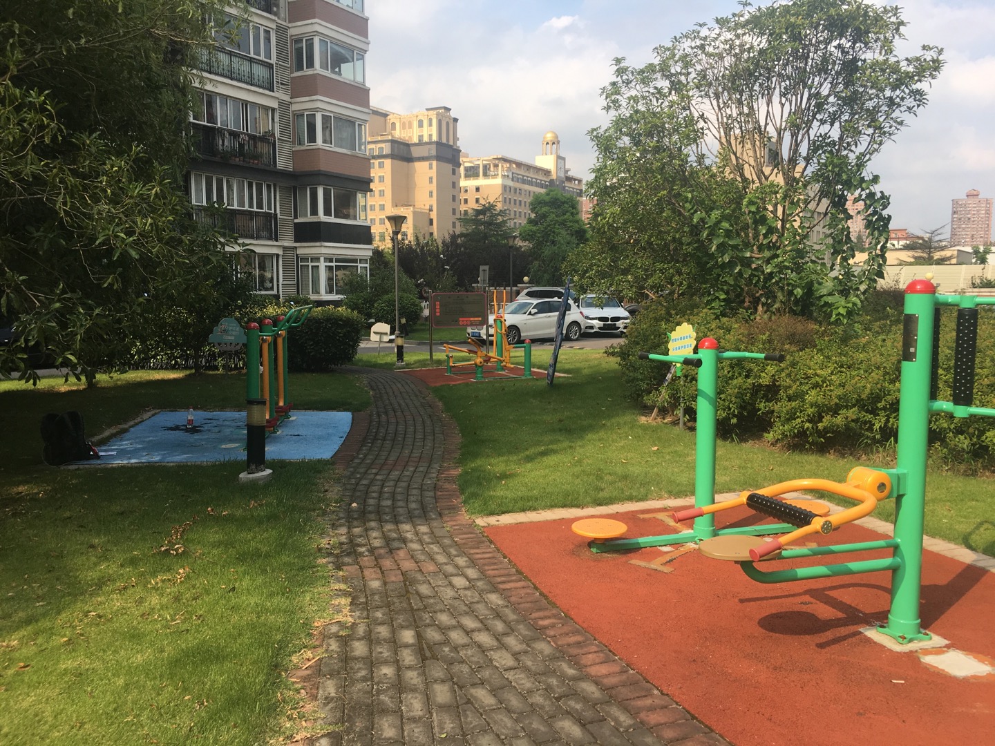 虹橋居委晶典苑健身點