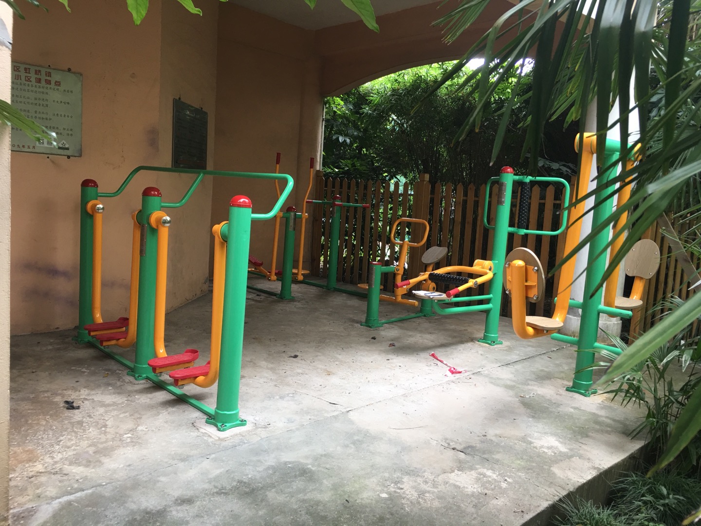 上虹居委蘋果園健身點(diǎn)