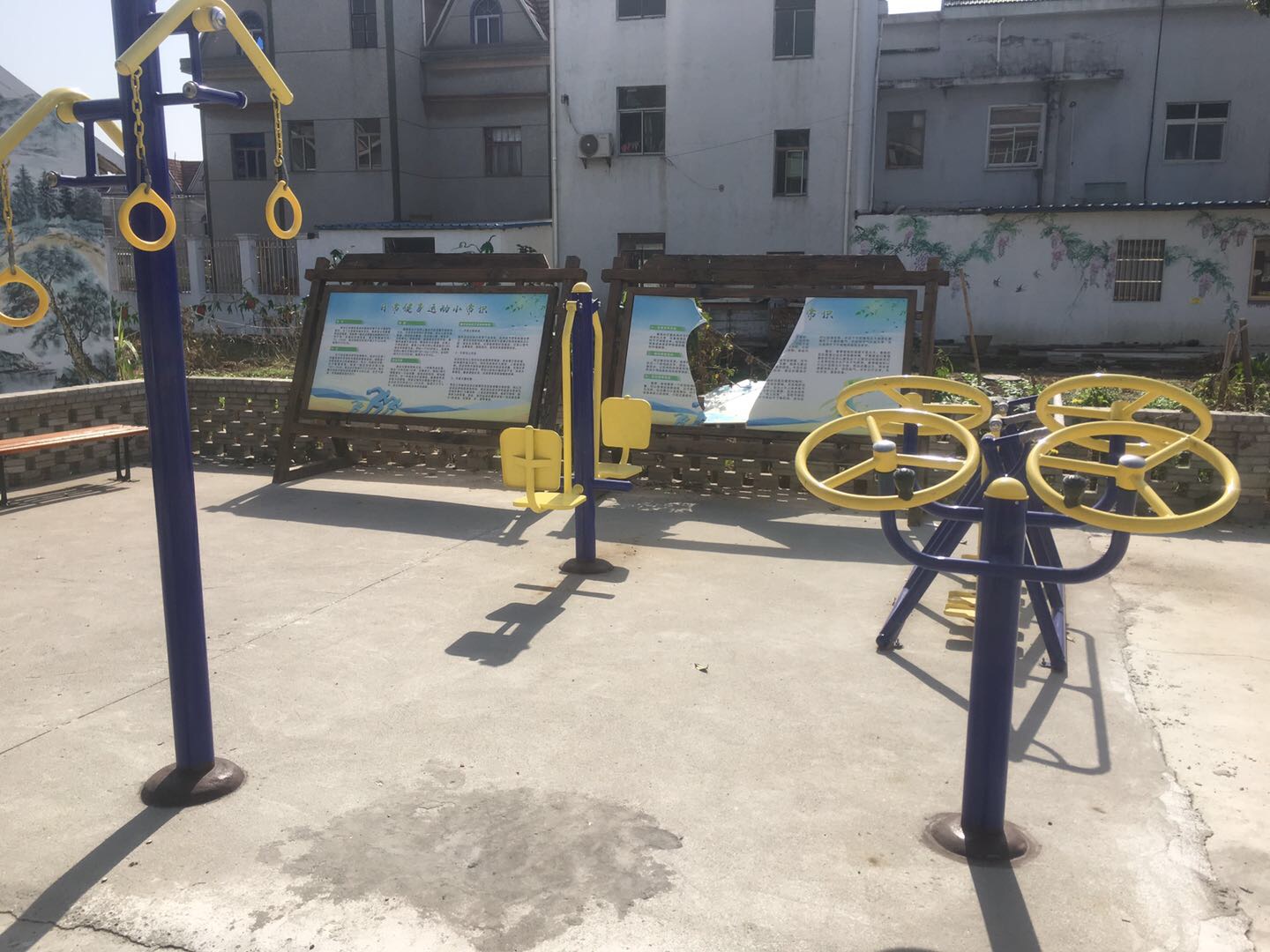 老港鎮(zhèn)牛肚村民委員會14組健身苑點
