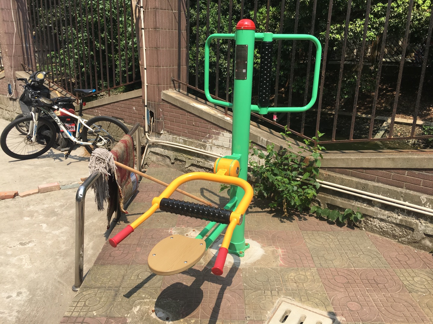 坐式腰背按摩器