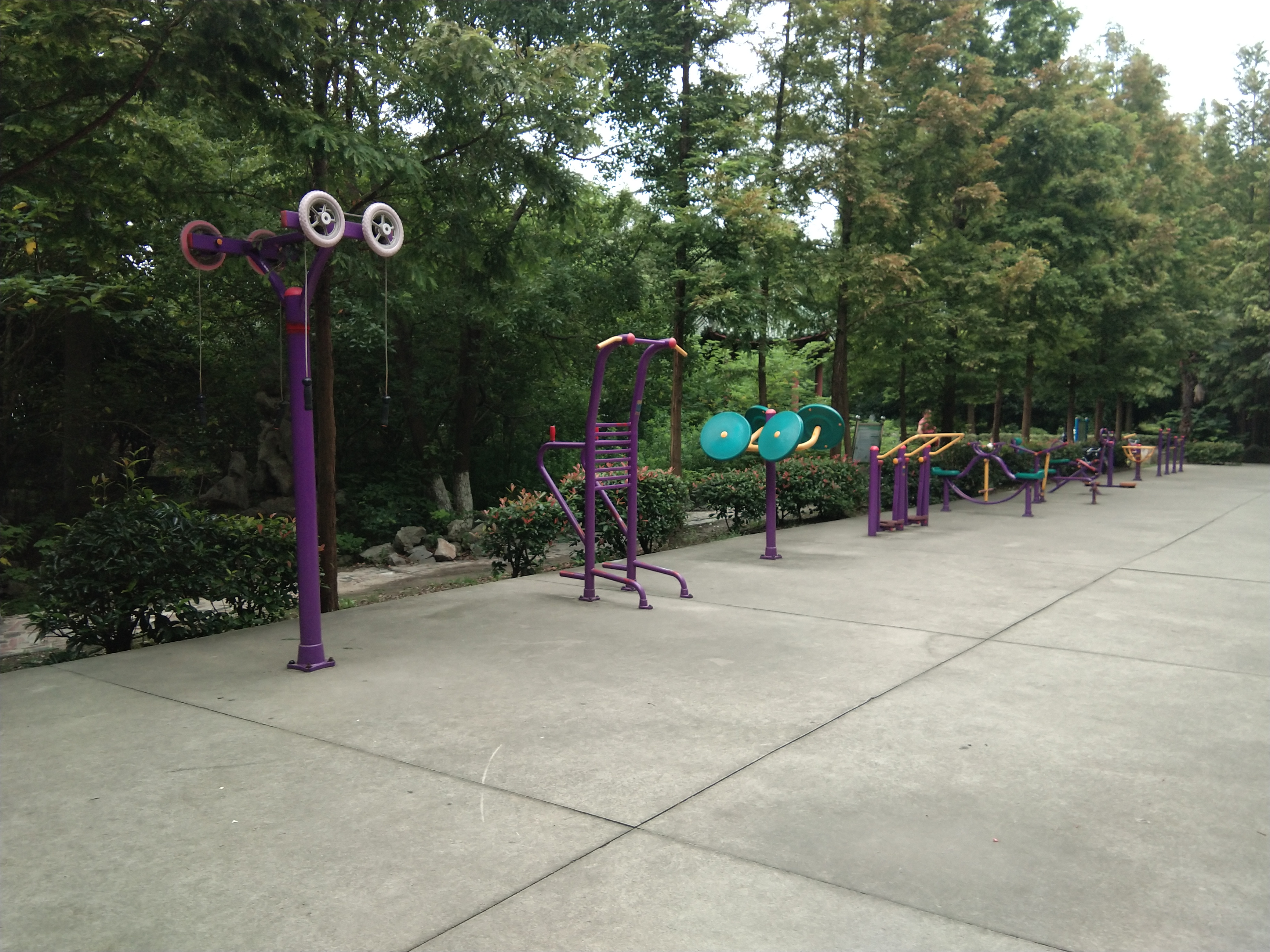 奉城鎮(zhèn)洪廟小公園市民益智健身苑點