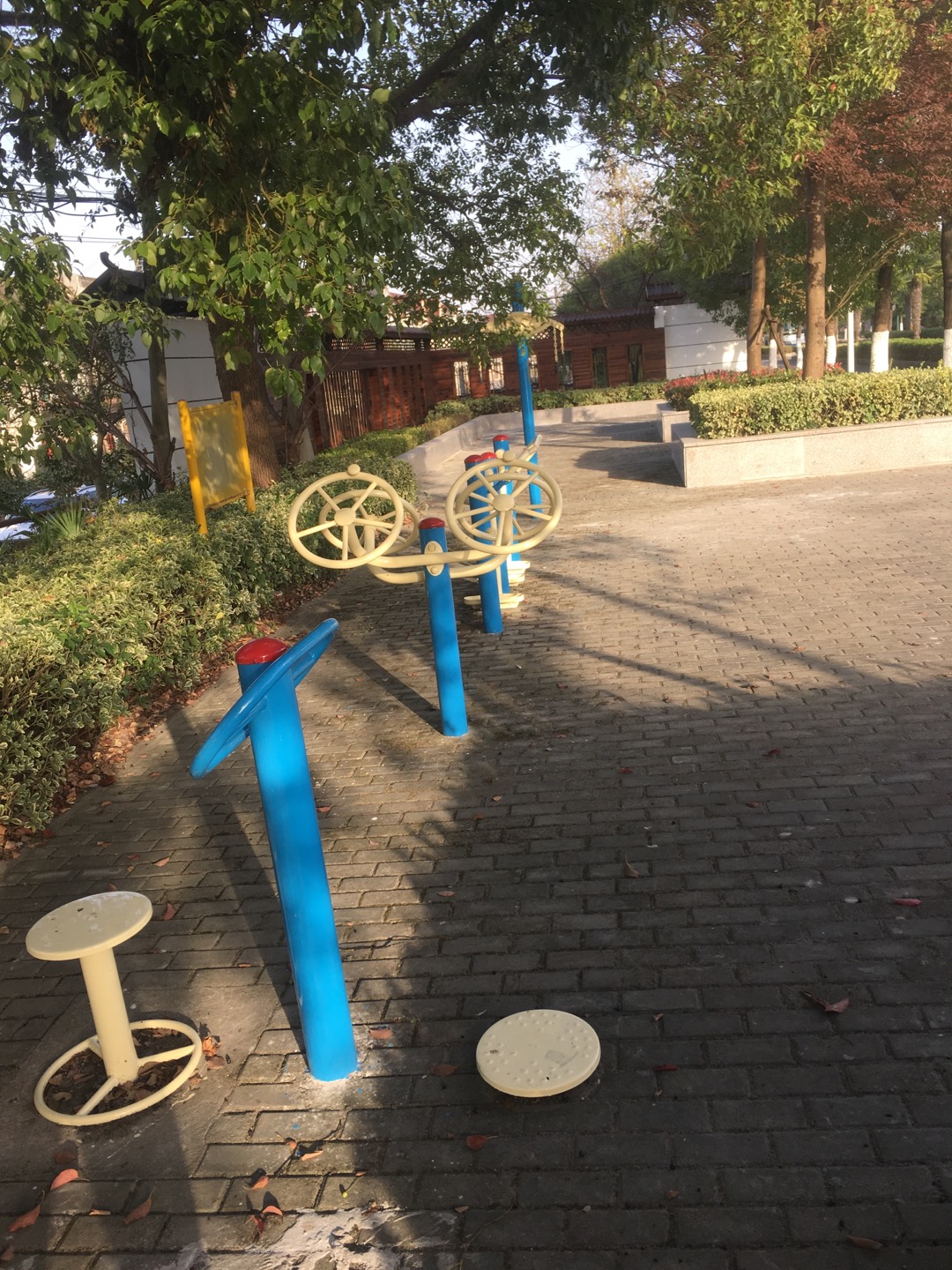 老港鎮(zhèn)濱海居民委員會(huì)建設(shè)村車站健身苑點(diǎn)