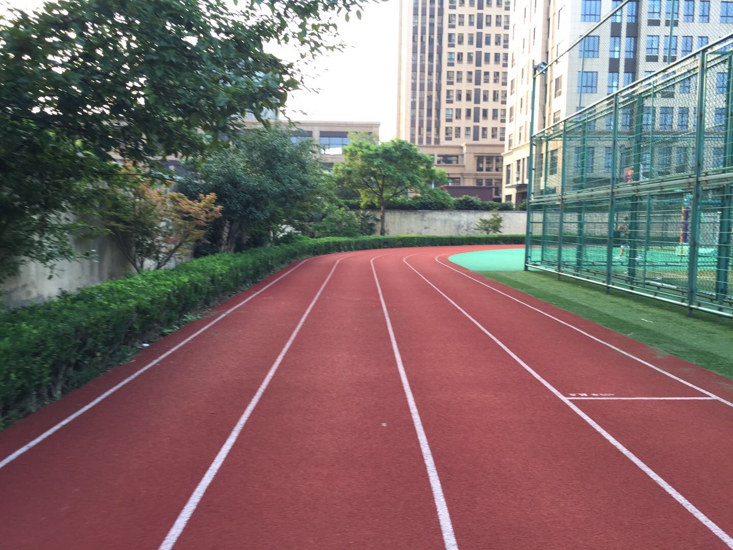 南翔鎮(zhèn)社區(qū)公共運(yùn)動(dòng)場(chǎng)健身步道