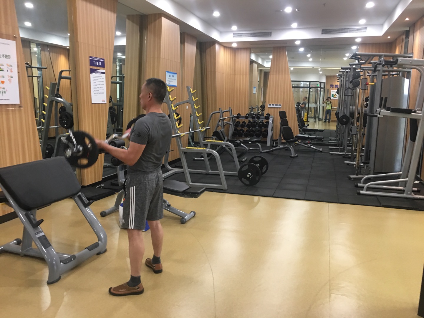 九里亭街道市民健身房