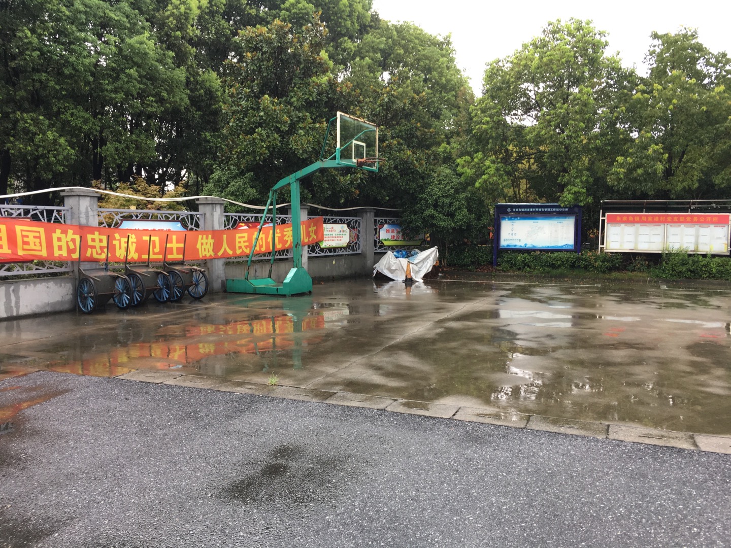 周家港村籃球場(chǎng)