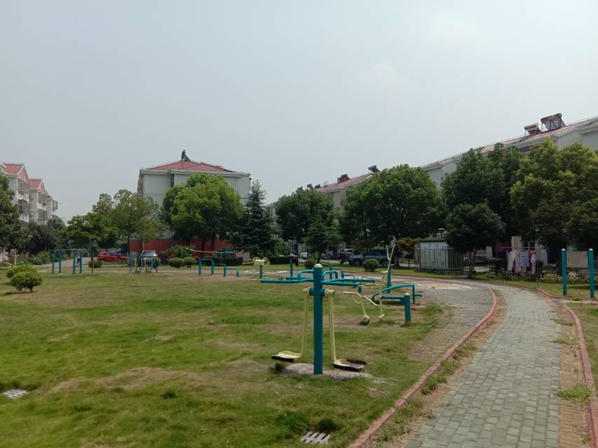 立新路80弄15號東側(cè)市民健身點(diǎn)