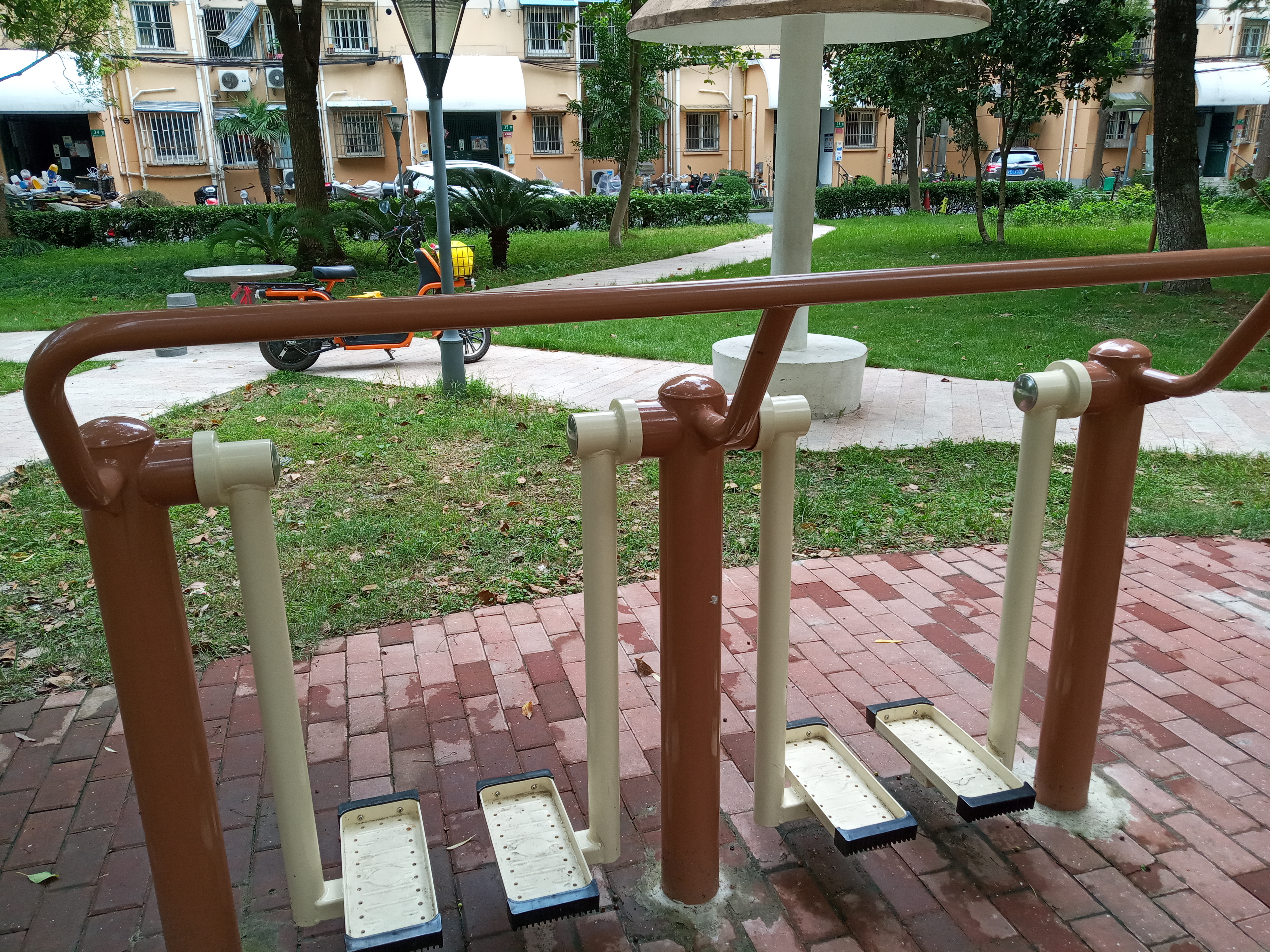 二位太空漫步機