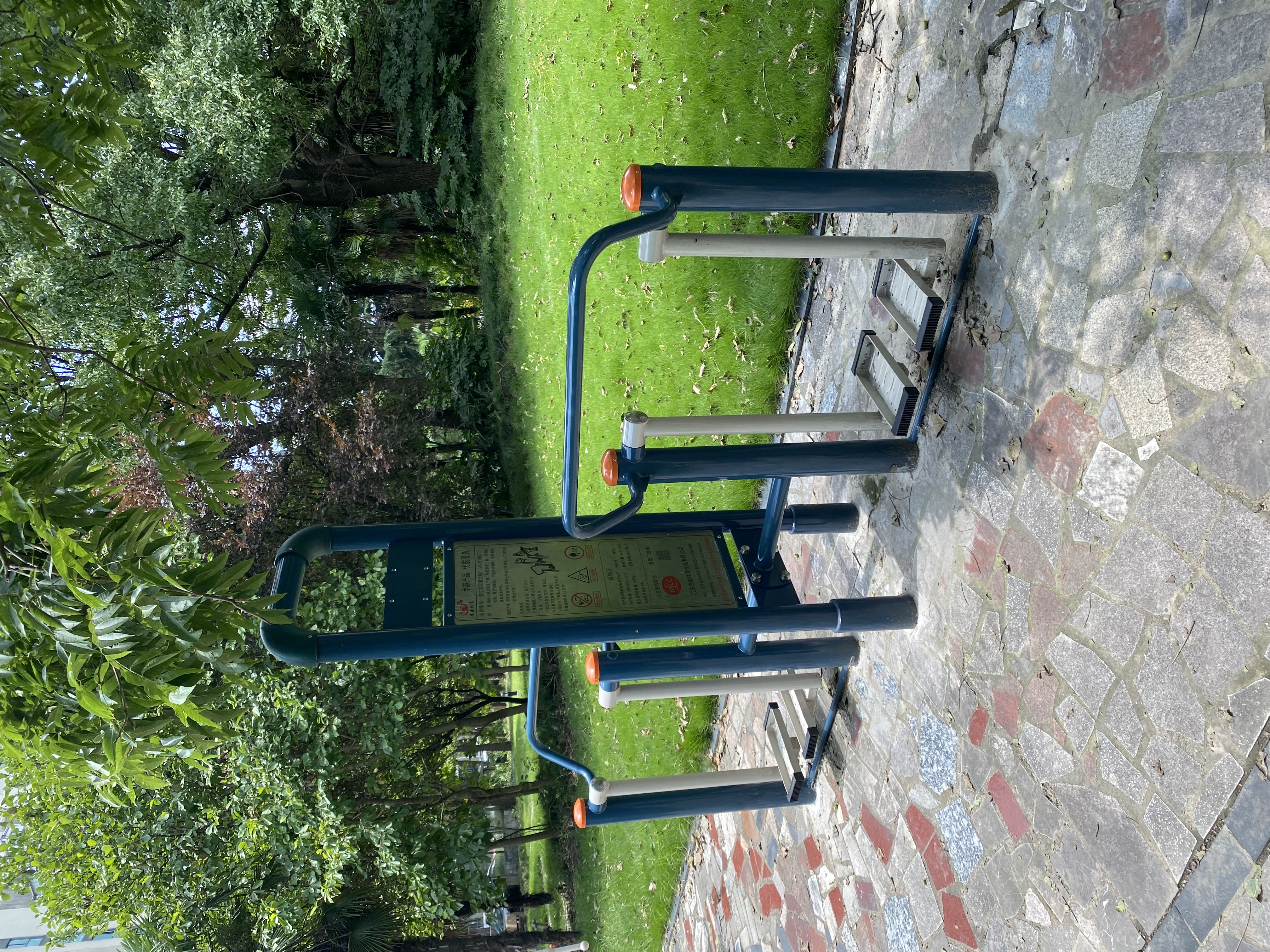 二位太空漫步機(jī)