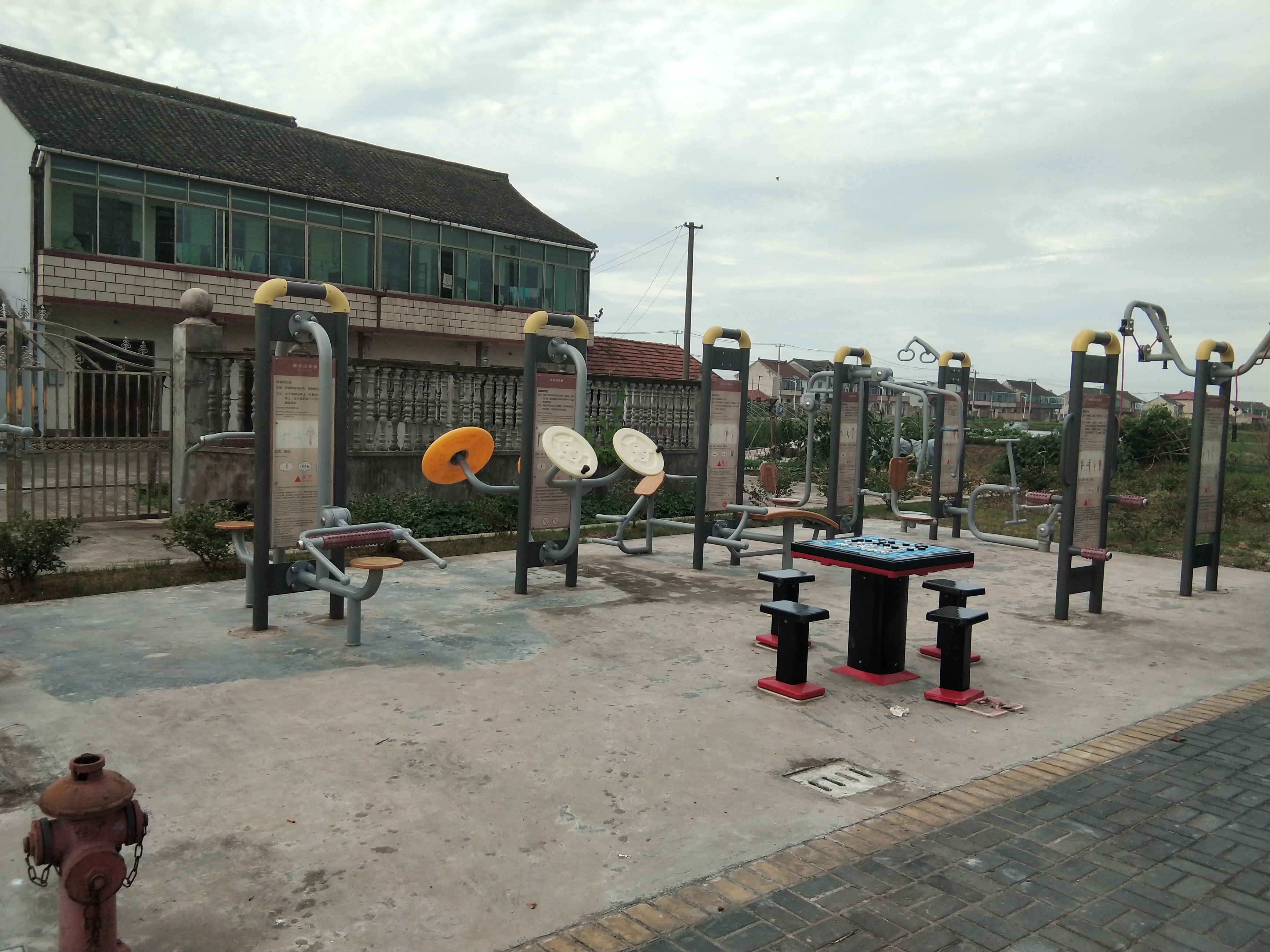 奉城鎮(zhèn)久茂村市民益智健身苑點(diǎn)