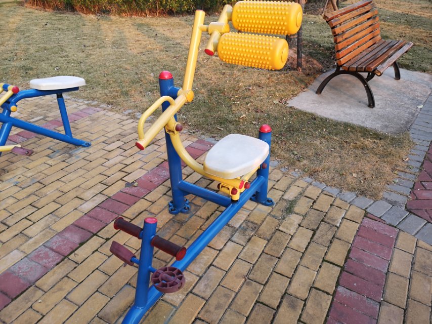 自重腹背鍛煉器