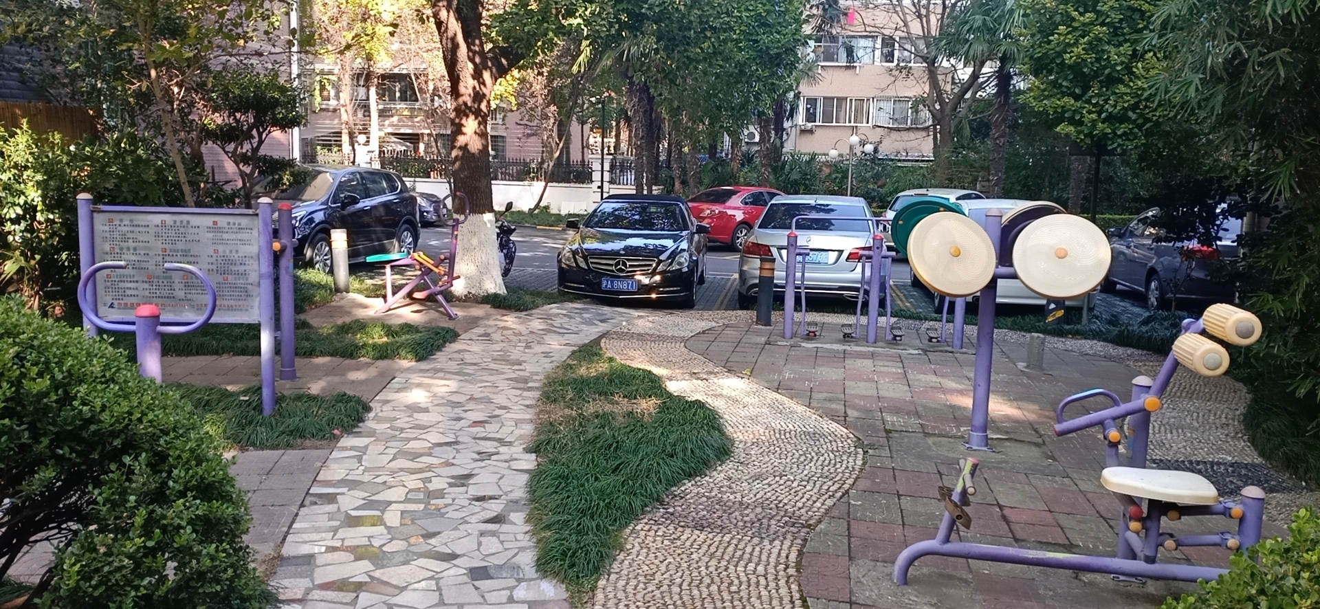 金斯居委金俊苑健身點