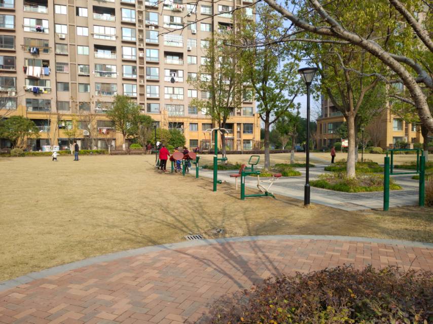 綠苑新城小區(qū)中心廣場健身點