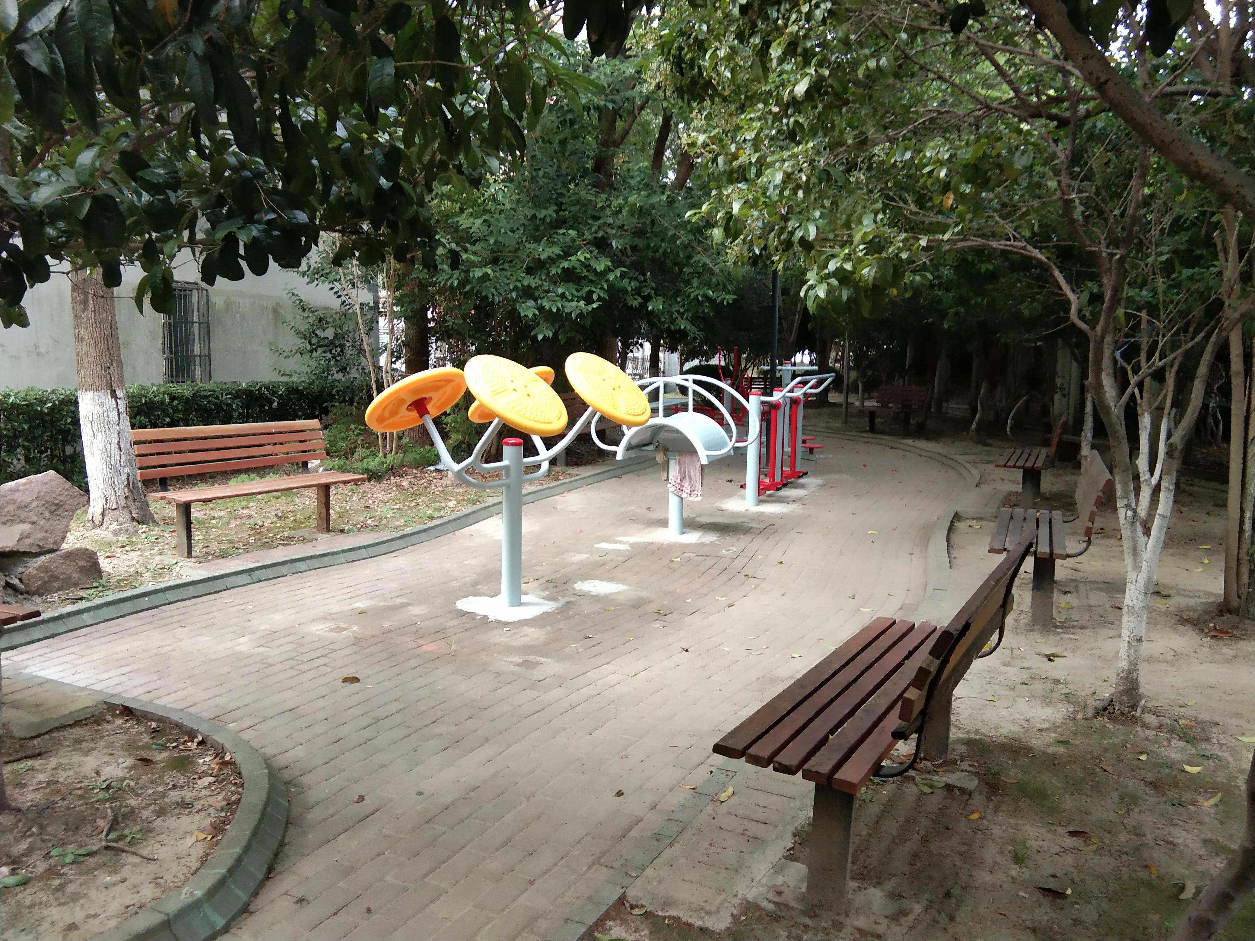 海東居委健身點(diǎn)