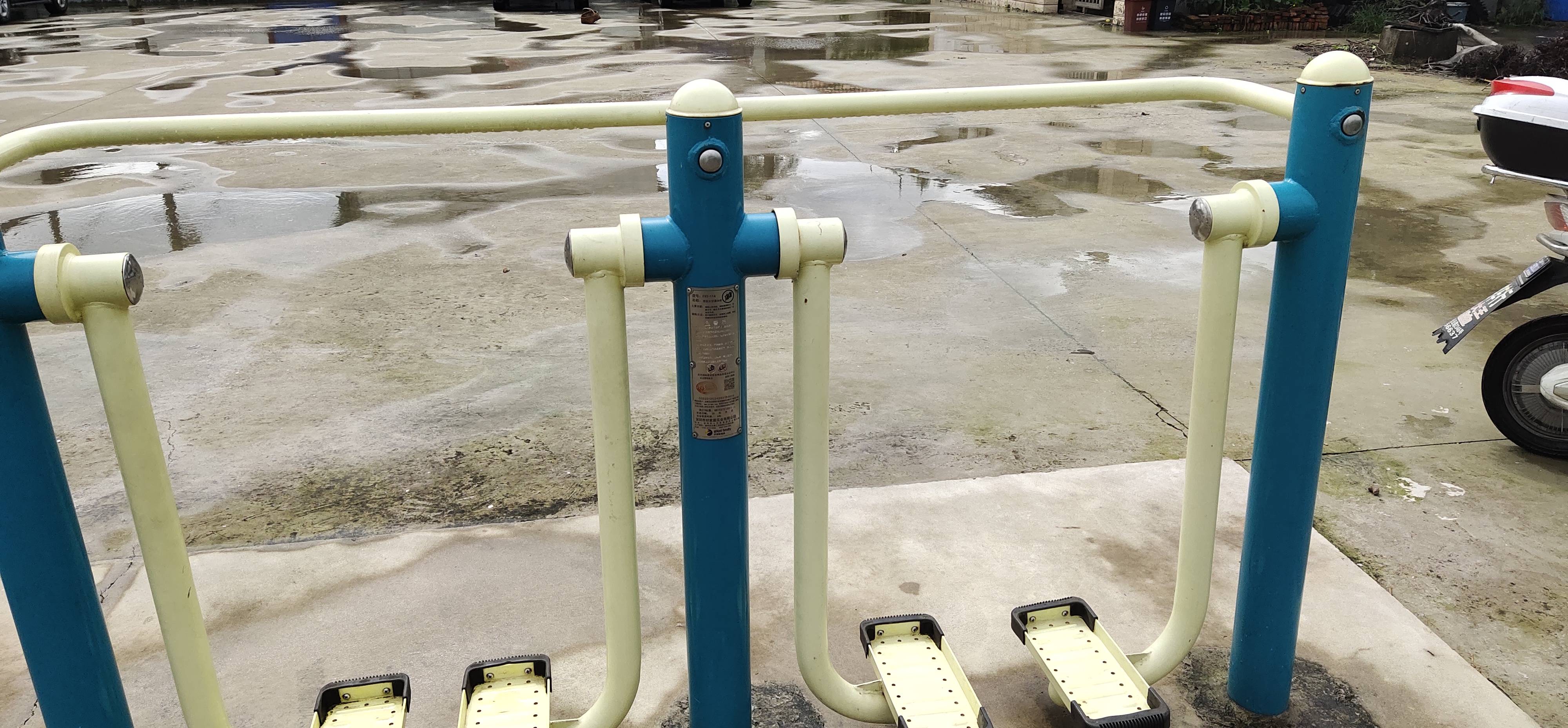 雙位太空漫步機