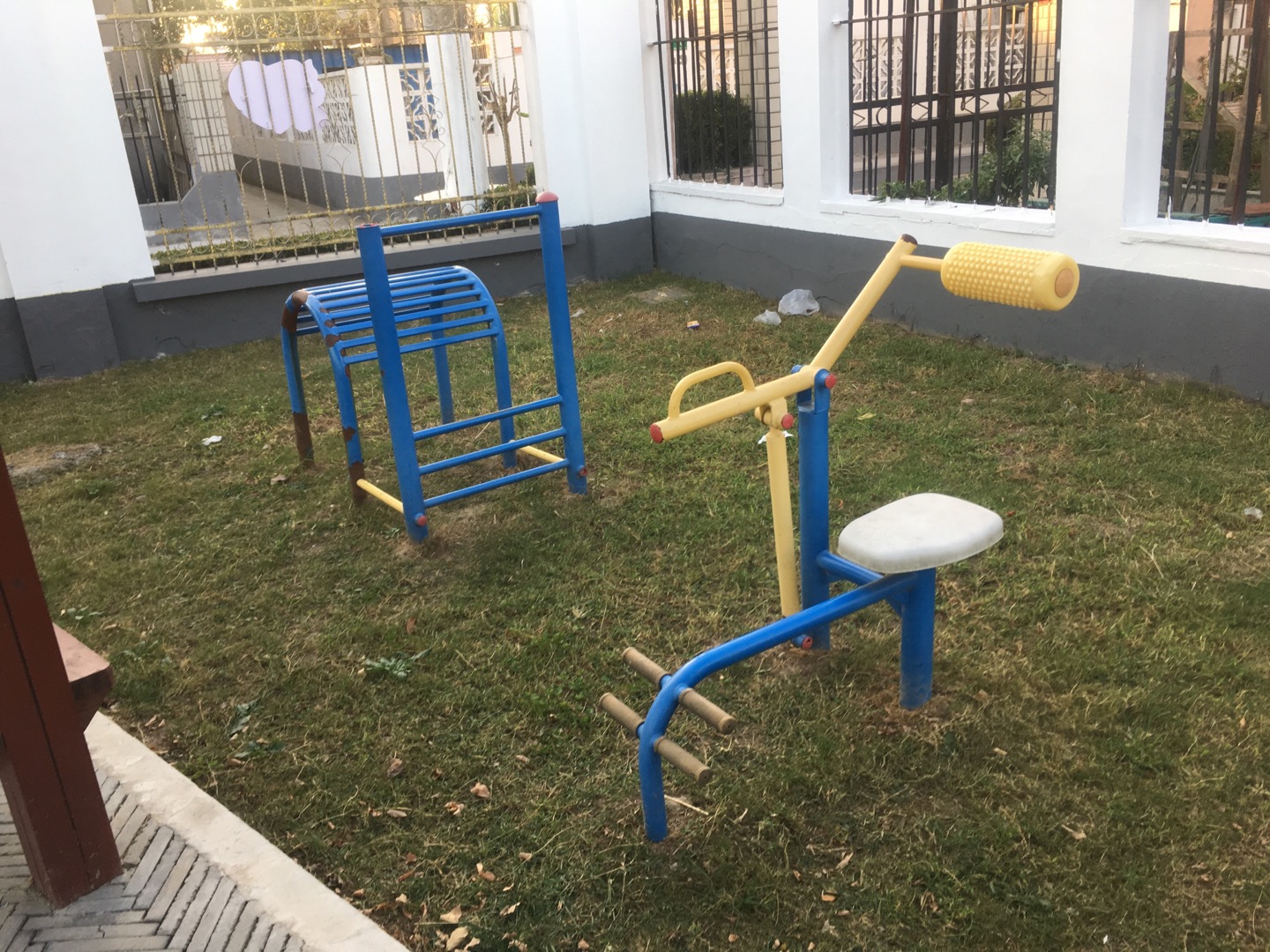 東風村村委健身點