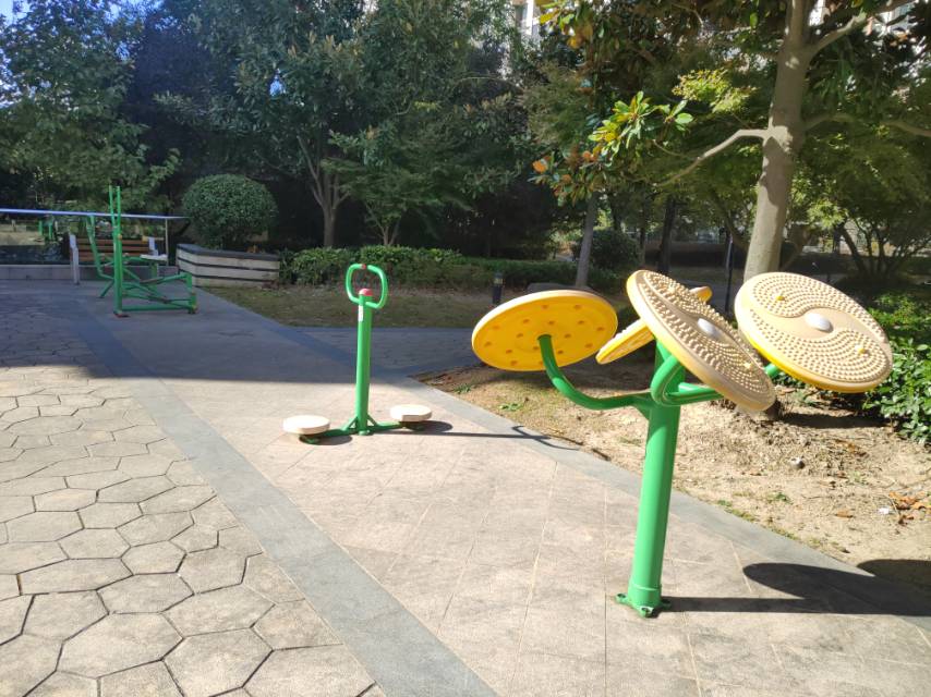 高行鎮(zhèn)森蘭尚城居委健身苑點2