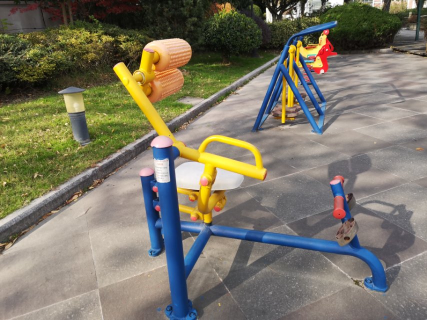 自重腰腹鍛煉器