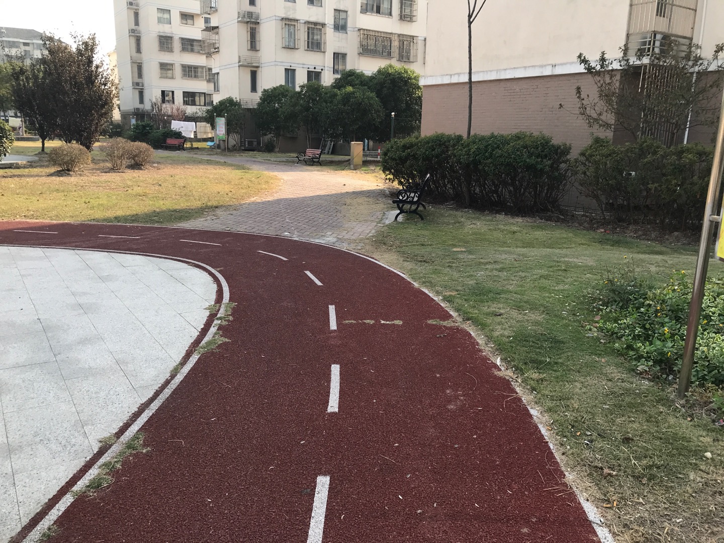 鄧鎮(zhèn)二居廣場(chǎng)健身步道