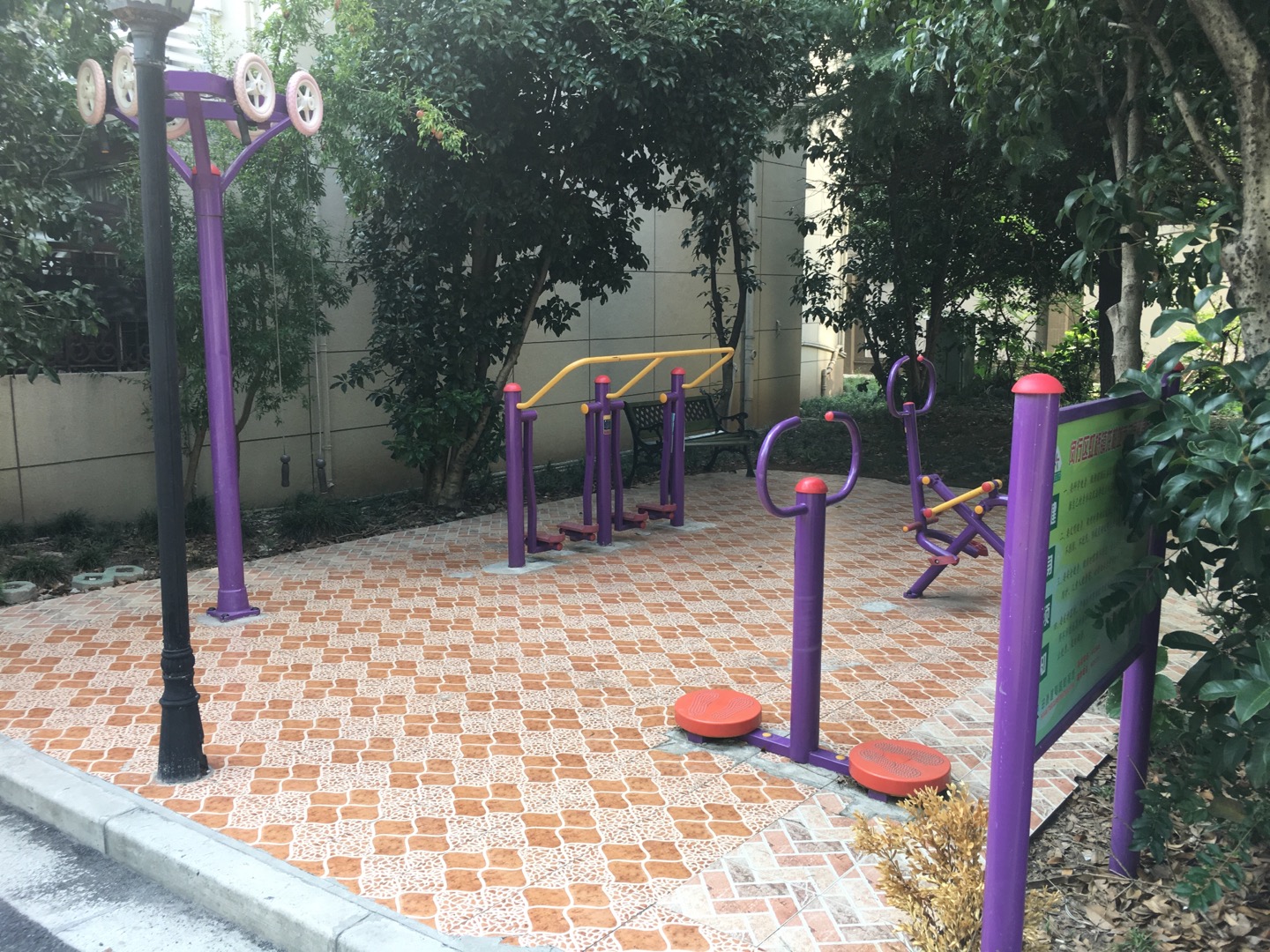 龍柏一村二居委龍柏城市花園小區(qū)B點