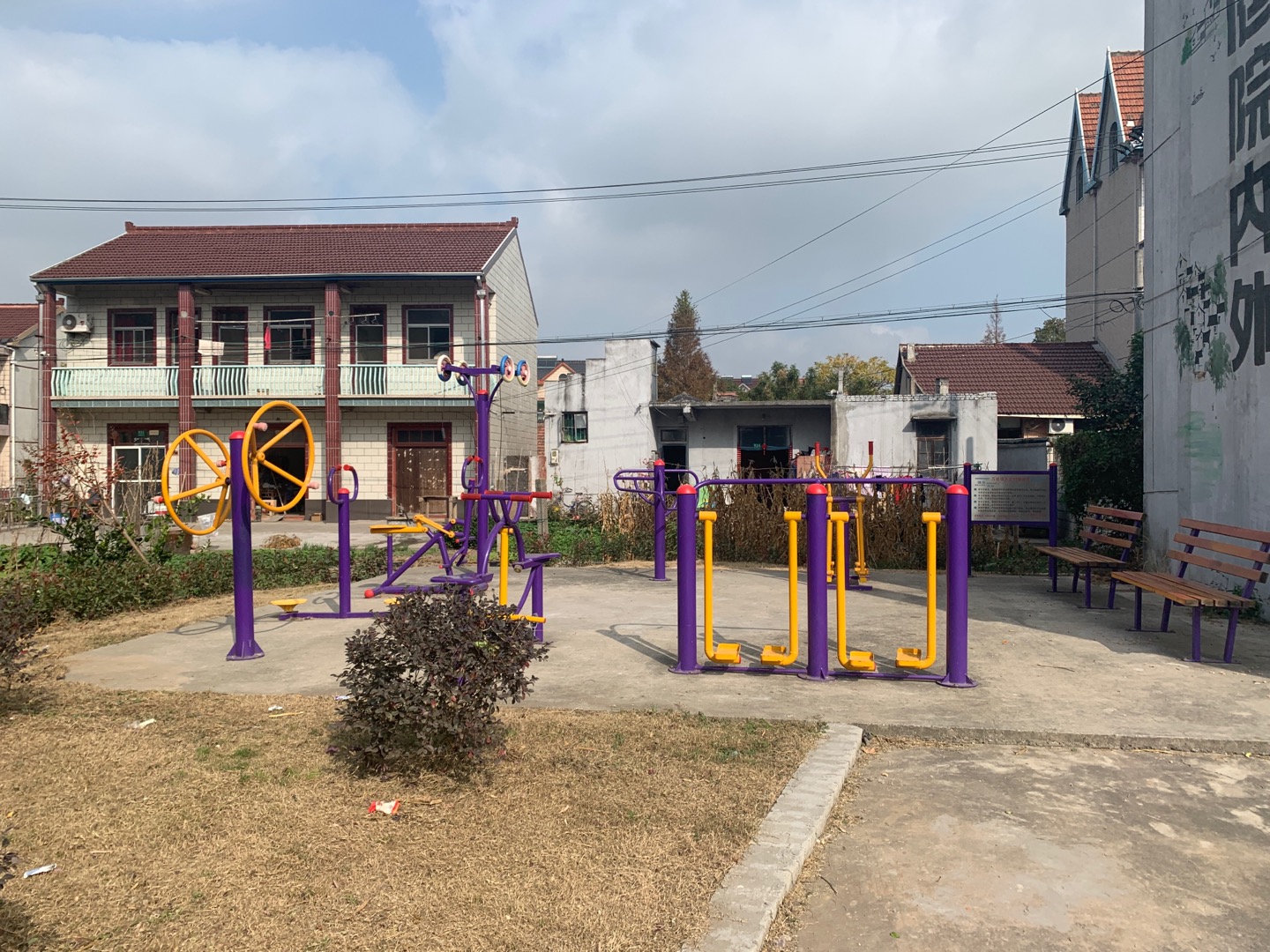 萬祥鎮(zhèn)萬宏村萬六11組健身點