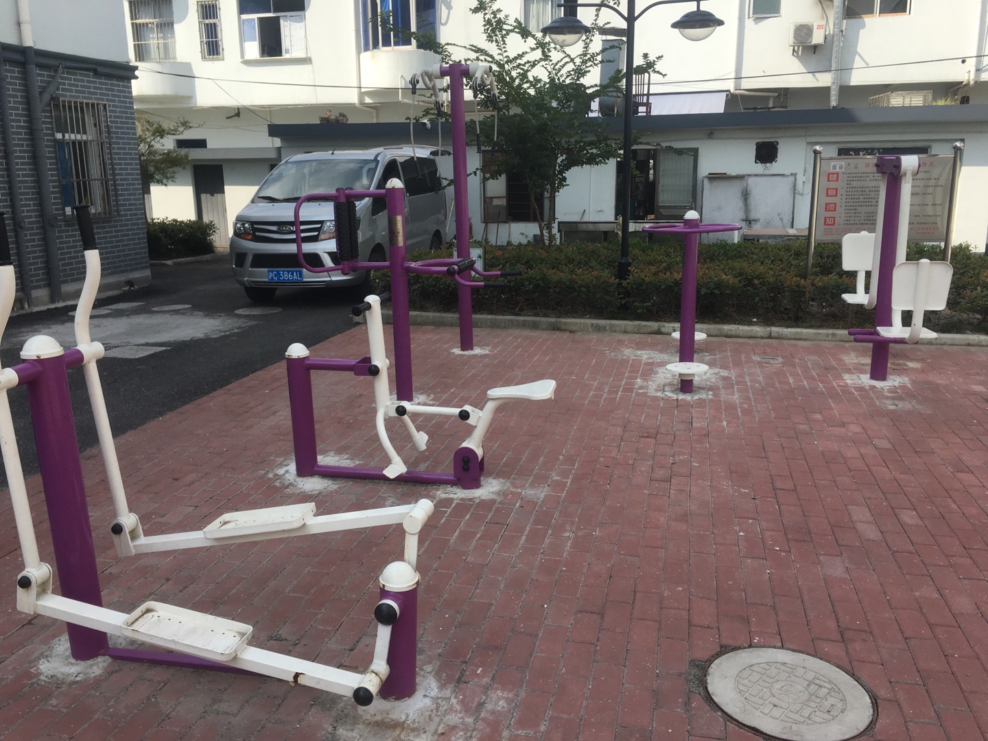 泖港居委會(huì)賓樂小區(qū)健身點(diǎn)