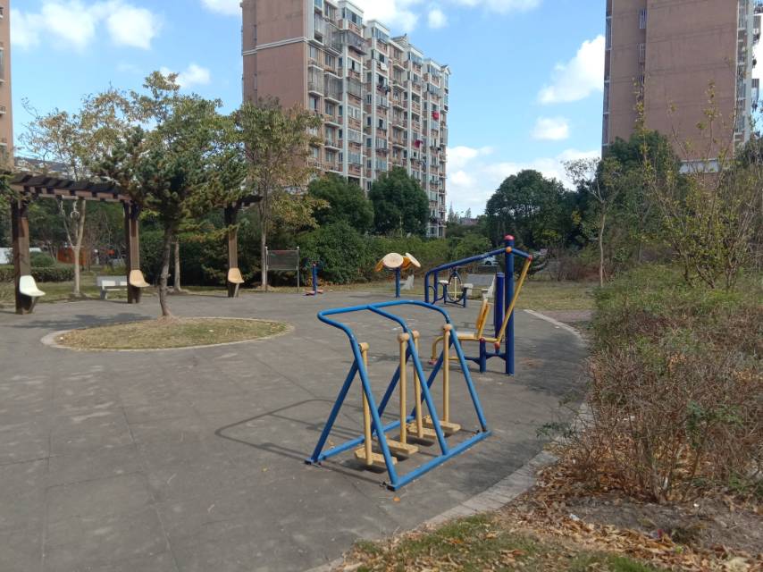 祝和苑千匯路1000弄36號東側(cè)健身路徑