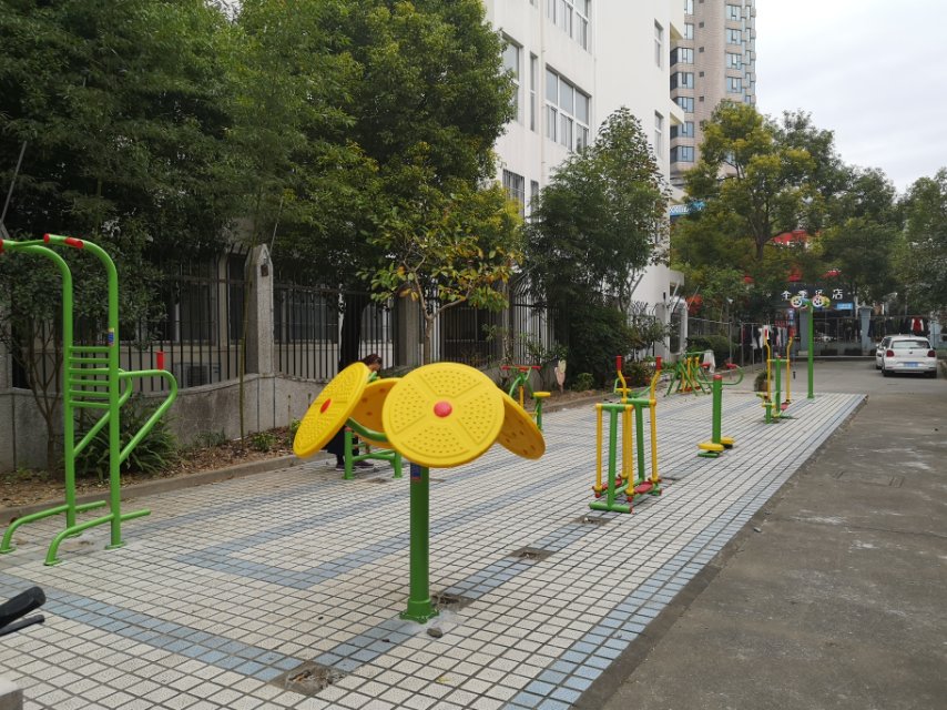 川沙路5046弄8號北側(cè)健身點