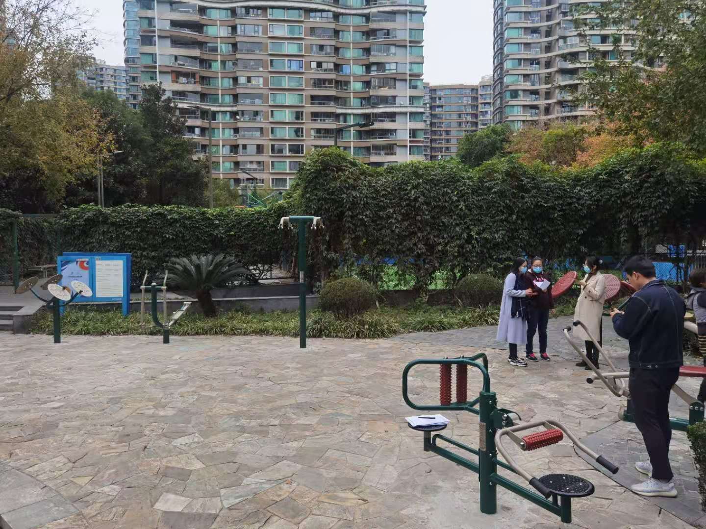 靜安區(qū)大寧路街道慧芝湖花園居委健身點（平型關路1083弄一）