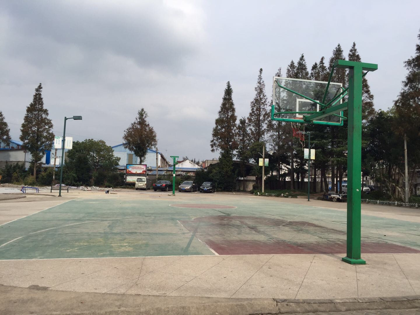 前衛(wèi)新村籃球場(chǎng)