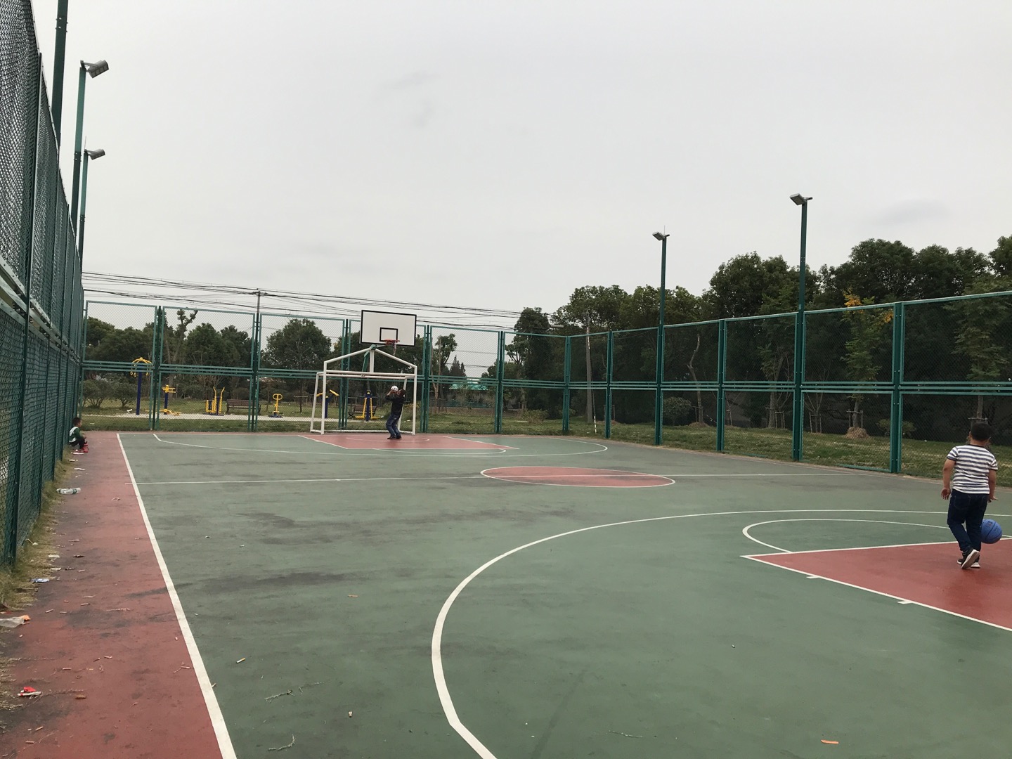 葉榭鎮(zhèn)團結(jié)村籠式多功能場地