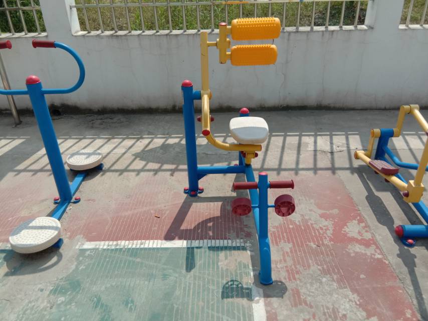 自重腹背鍛煉器