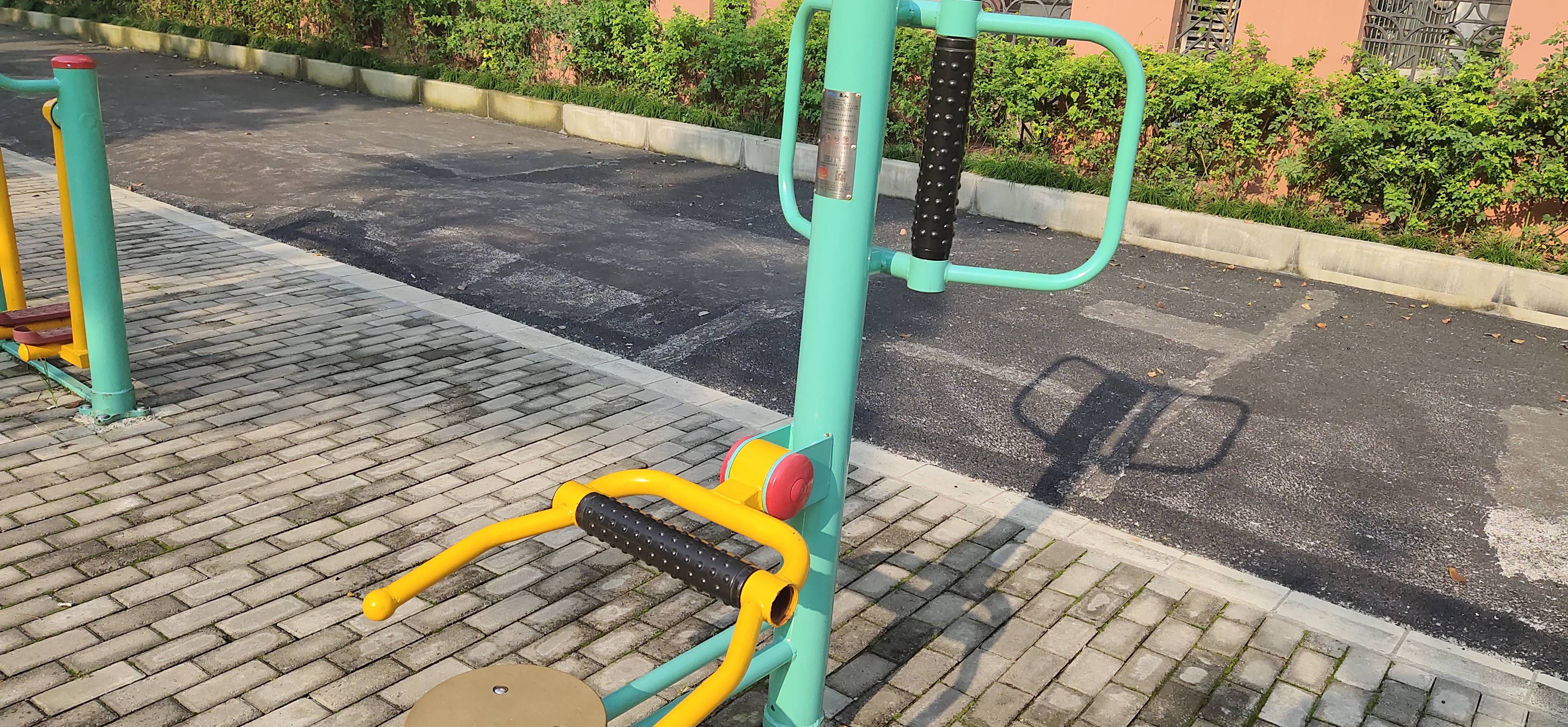 坐式腰背按摩器