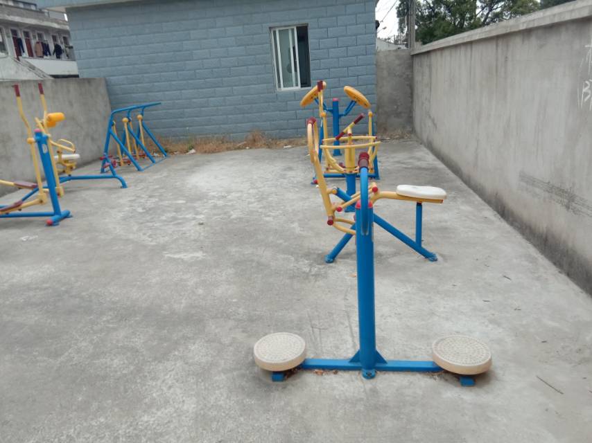 光明村東二隊健身點