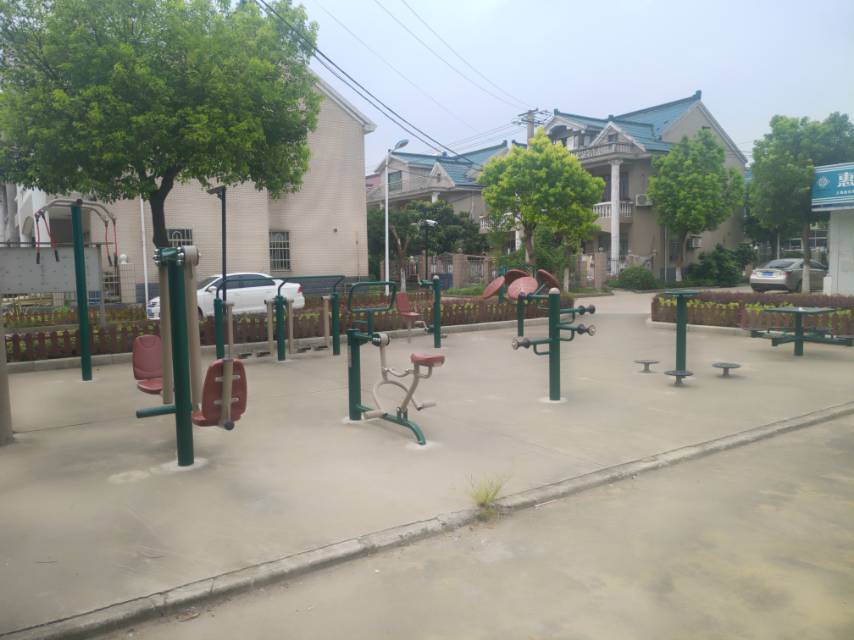方翔社區(qū)沁園別墅300弄92號(hào)前健身點(diǎn)