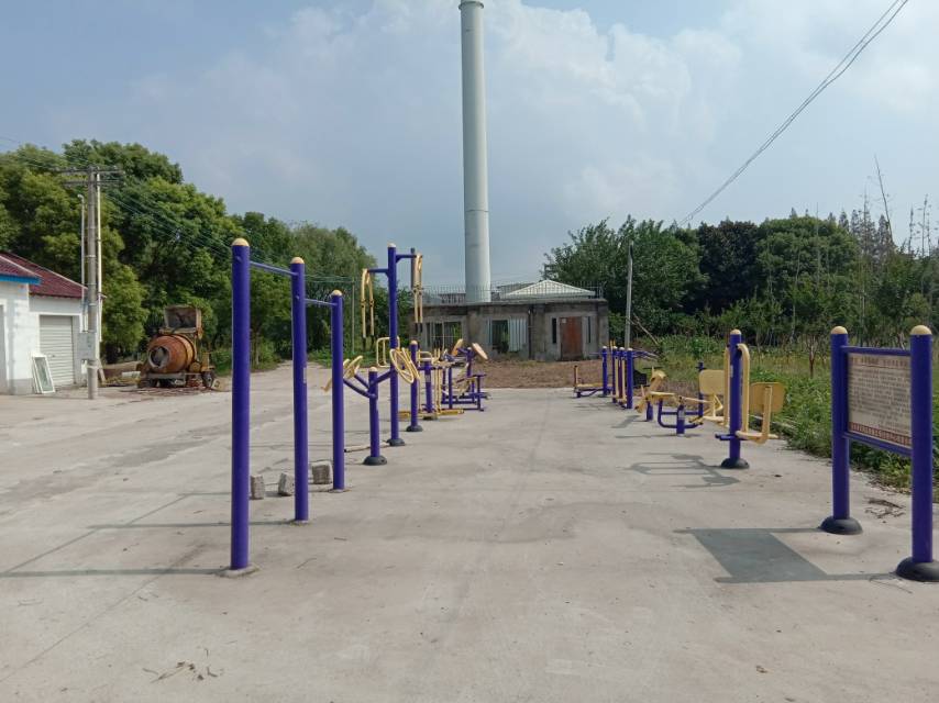 堡鎮(zhèn)財(cái)貿(mào)村石橋2隊(duì)倉庫健身點(diǎn)