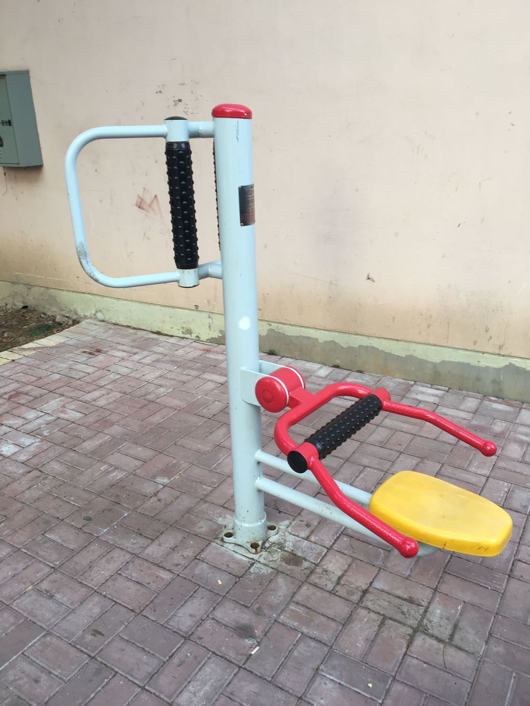 坐式腰背按摩器