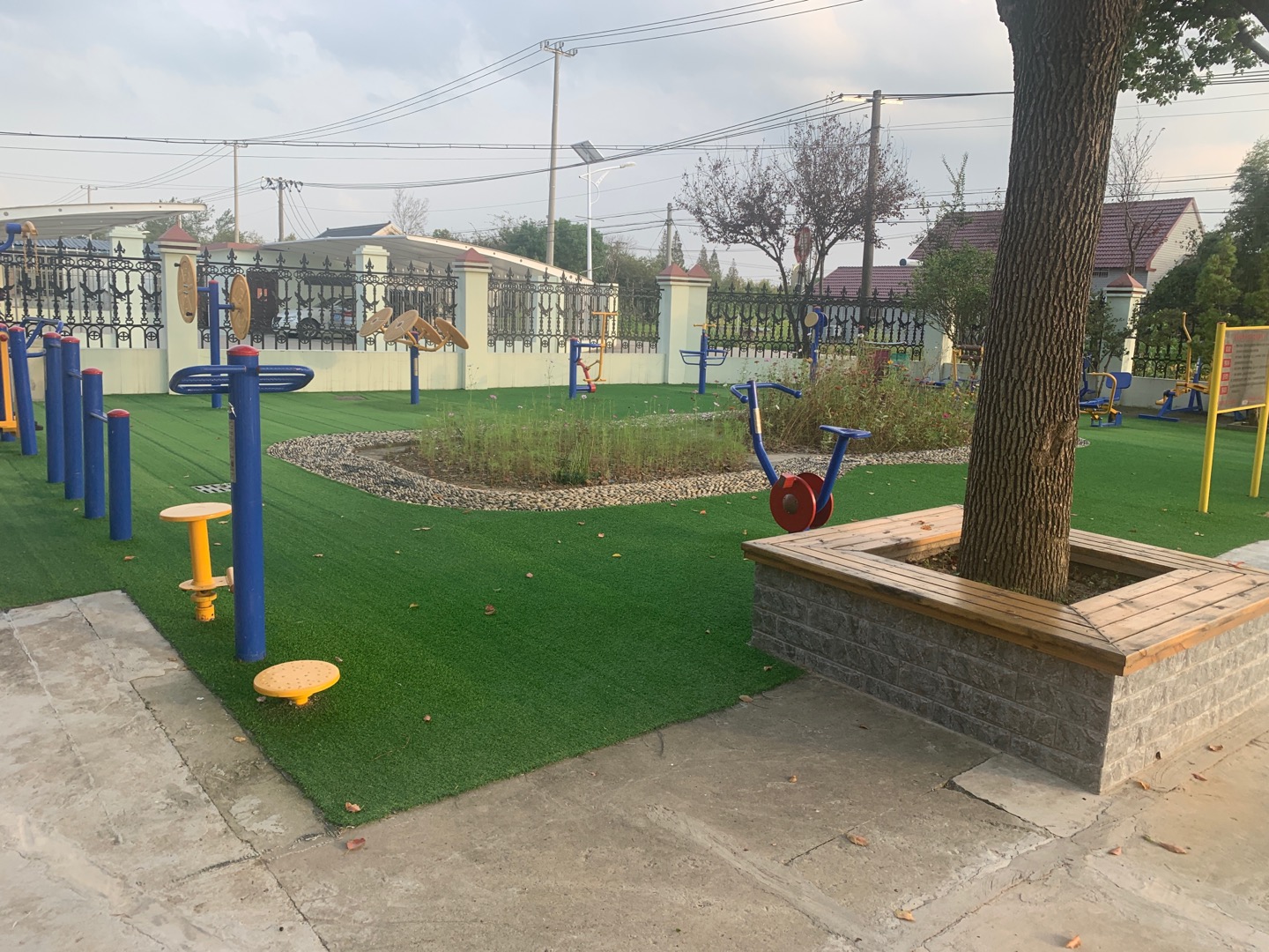 建設(shè)鎮(zhèn)敬老院健身點(diǎn)