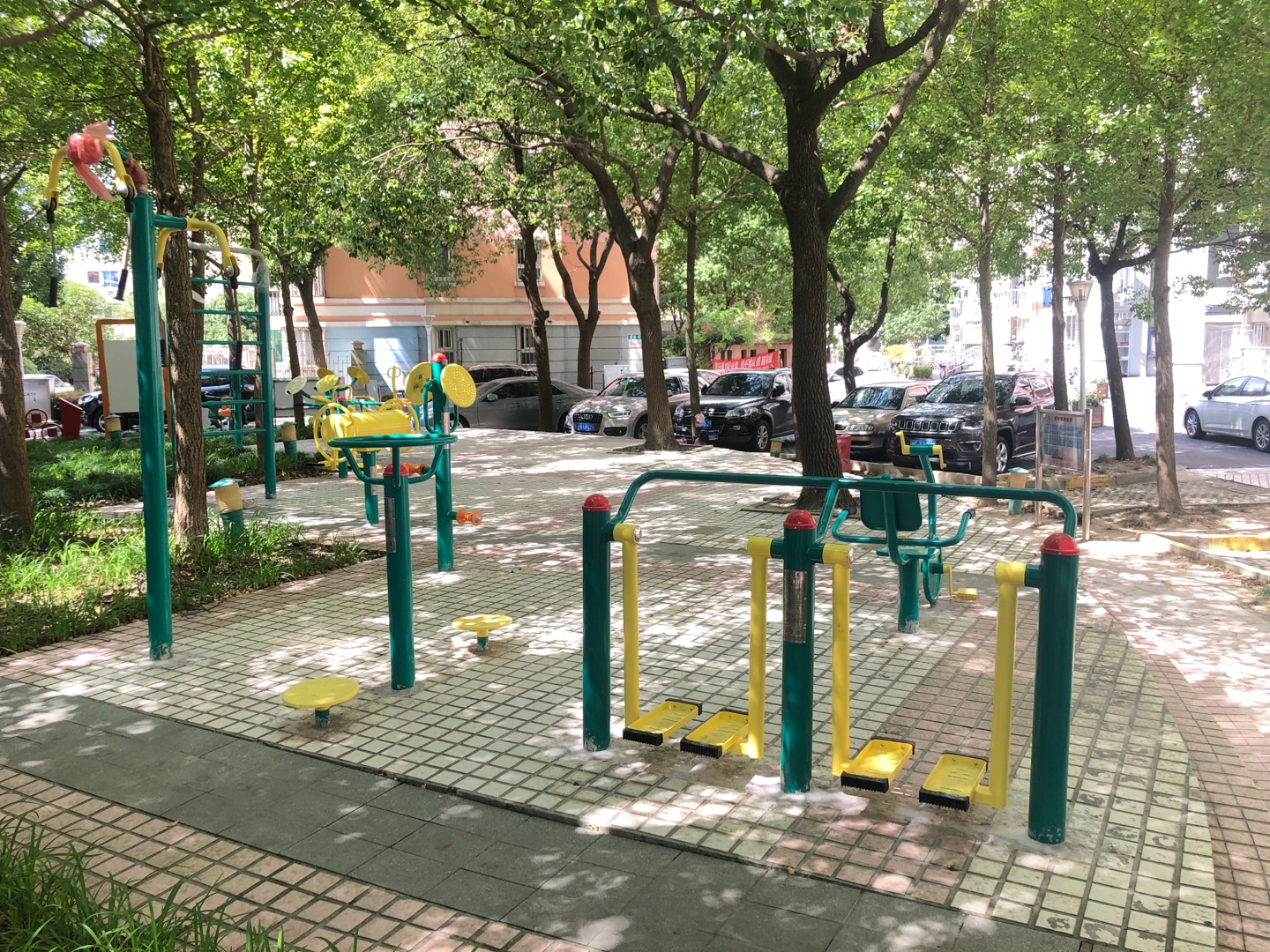 東礁一居委紫藤苑市民益智健身點