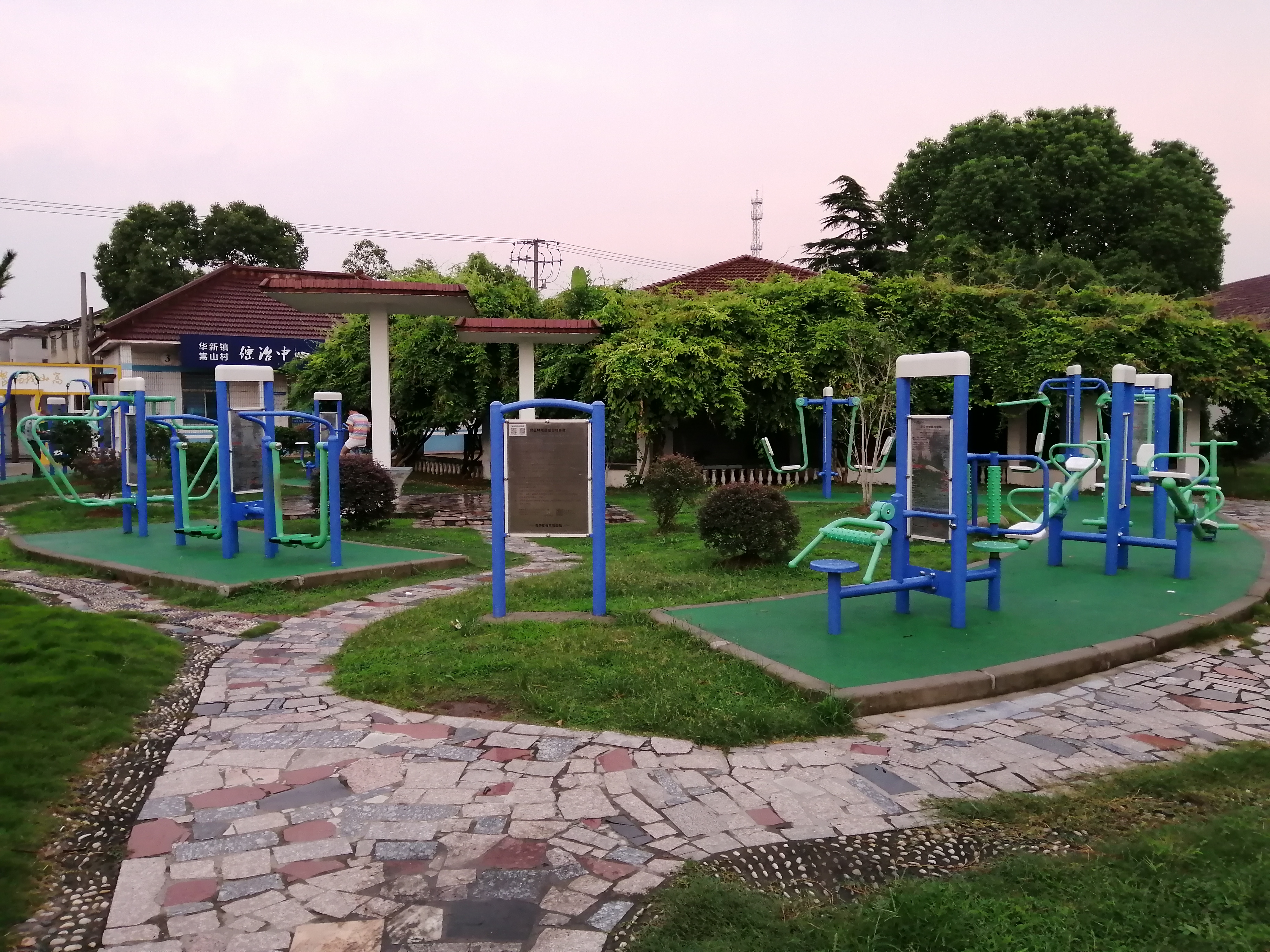 嵩山村村委健身點(diǎn)