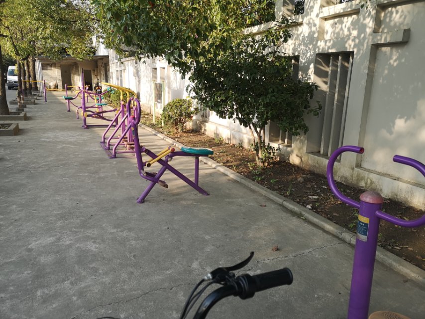 紅同路社區(qū)（農(nóng)居）服務(wù)社健身點(diǎn)