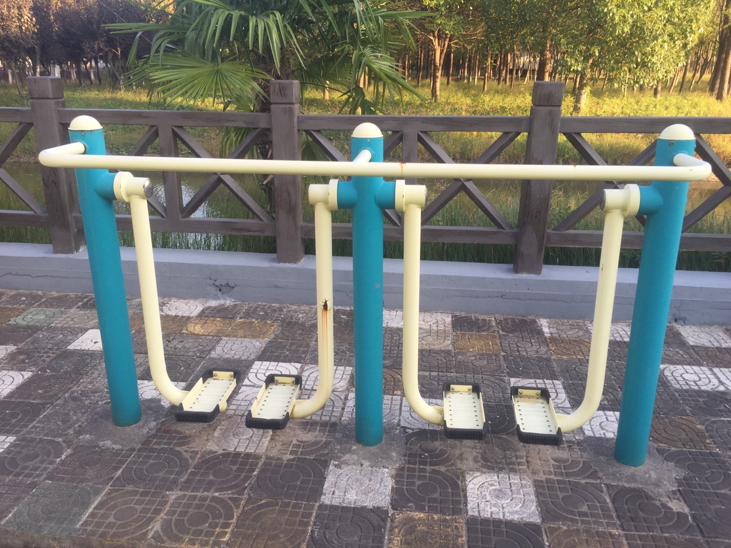 雙位太空漫步機(jī)