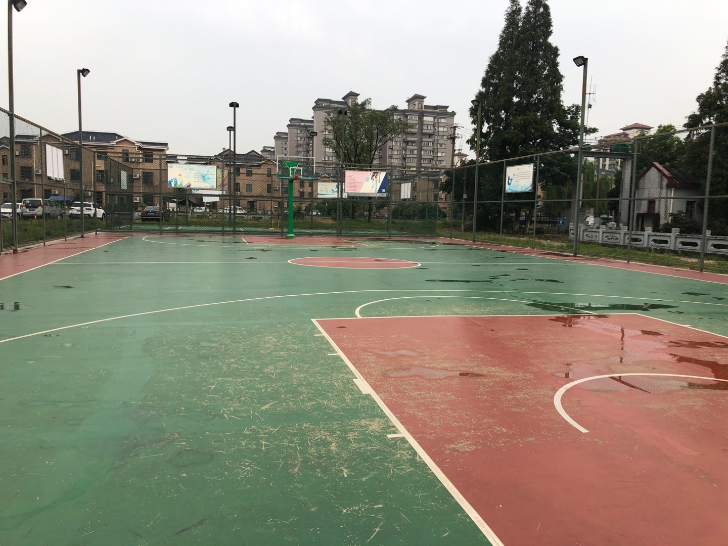 徐涇鎮(zhèn)振新佳苑市民公共運動場