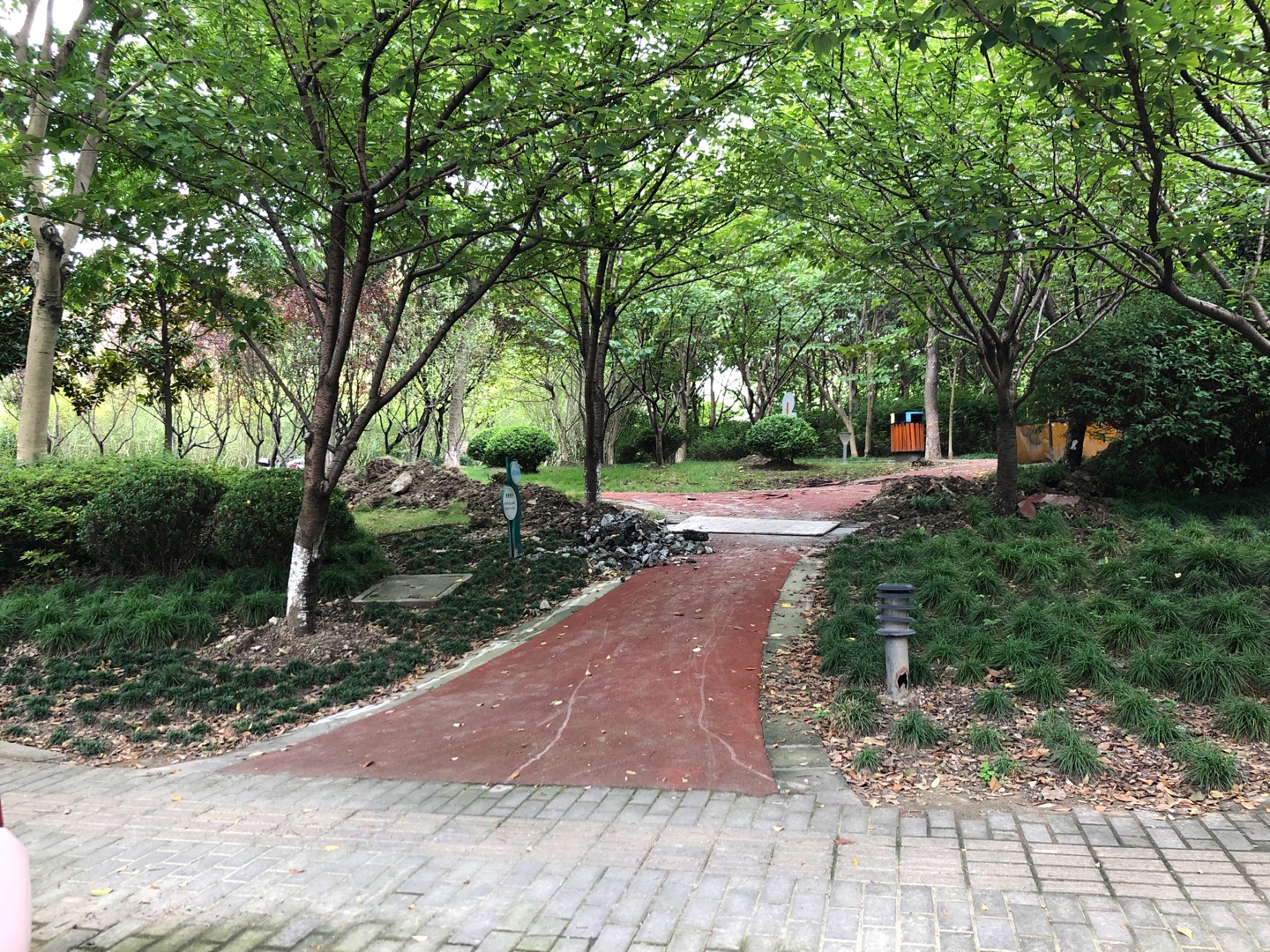 平南路南側(cè)健身步道1