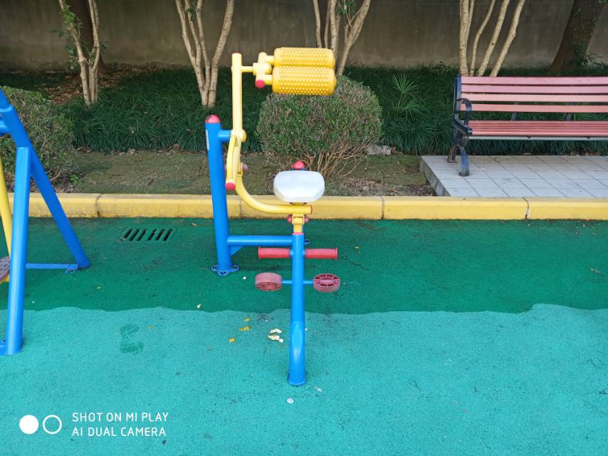 自重腰腹鍛煉器