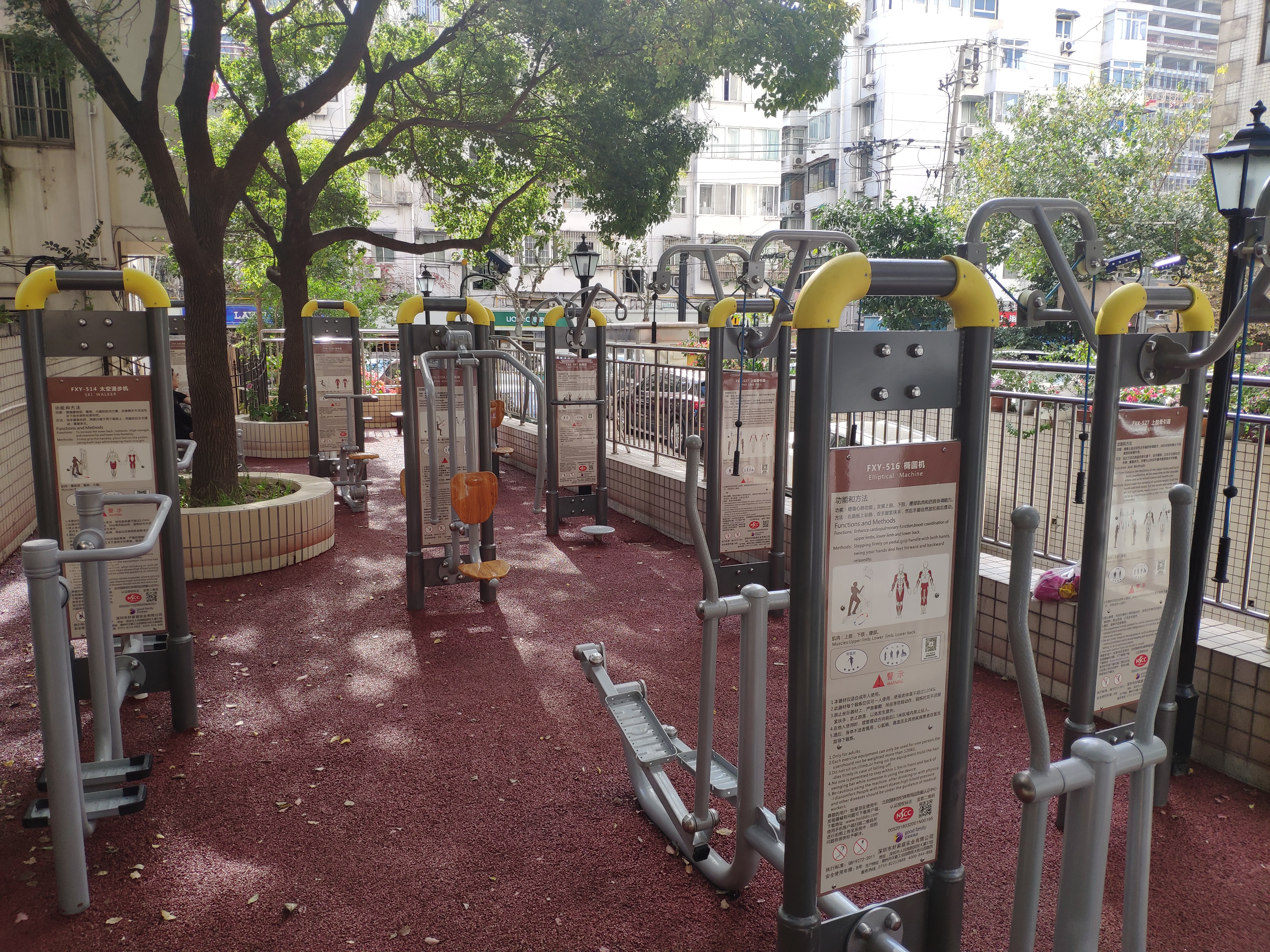 靜安區(qū)江寧路街道句容里居委健身點（海防路228號）