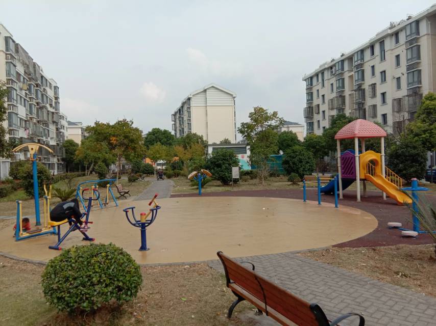 海霞第一居委海霞路493弄44號(hào)南側(cè)健身路徑