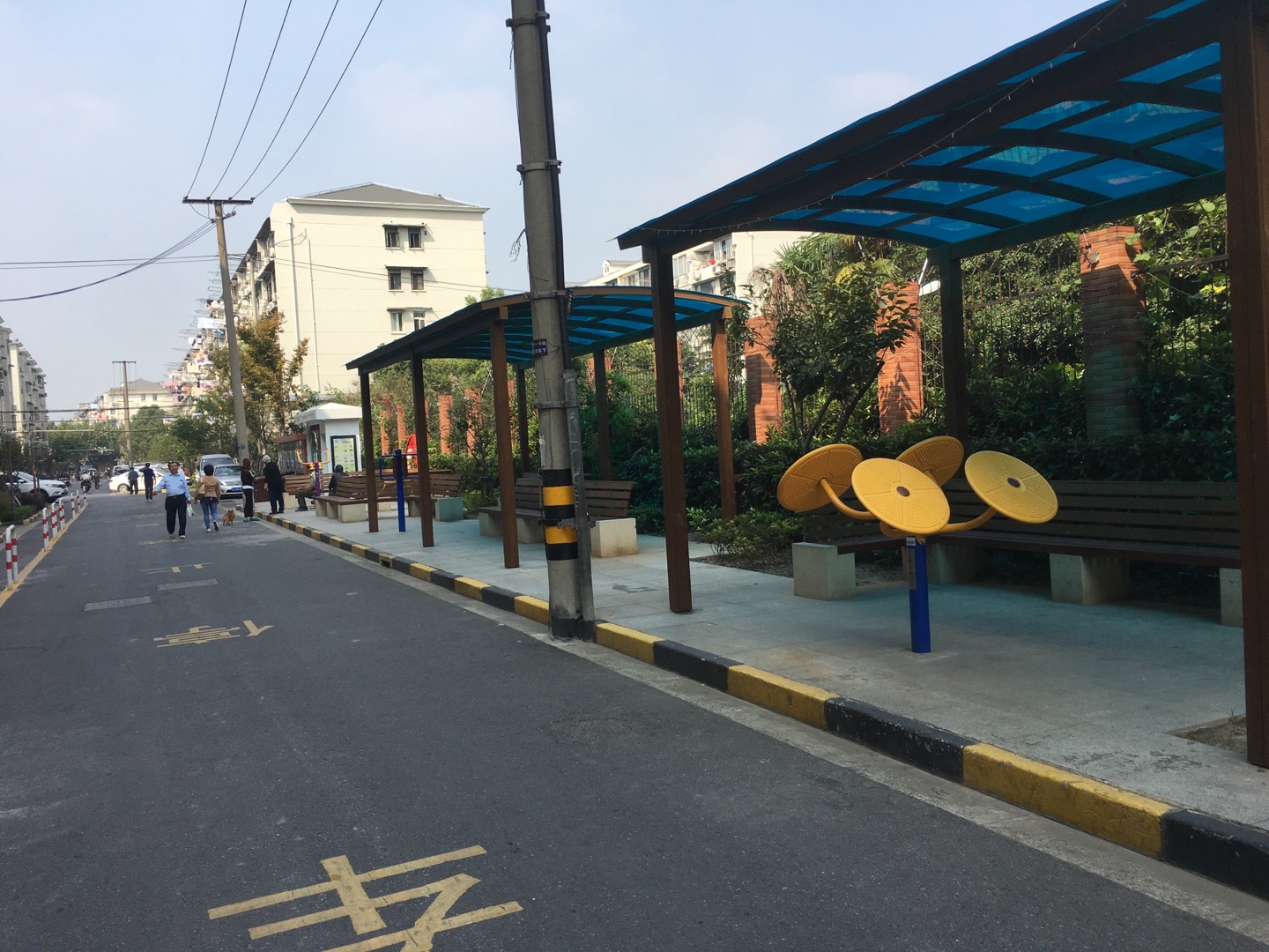 靜安區(qū)彭浦新村街道三泉路1015弄居委健身點