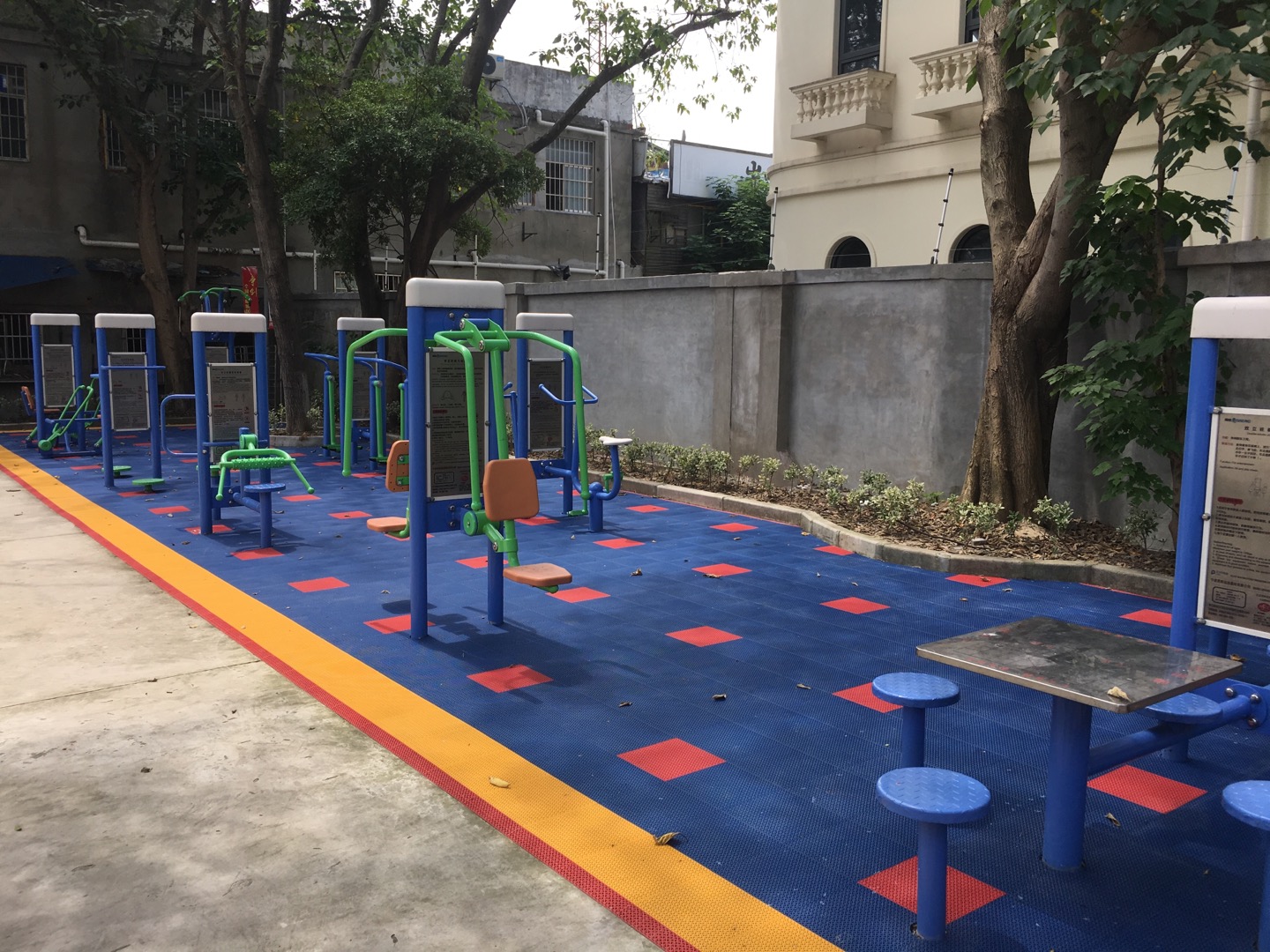 大華一村二居委健身點